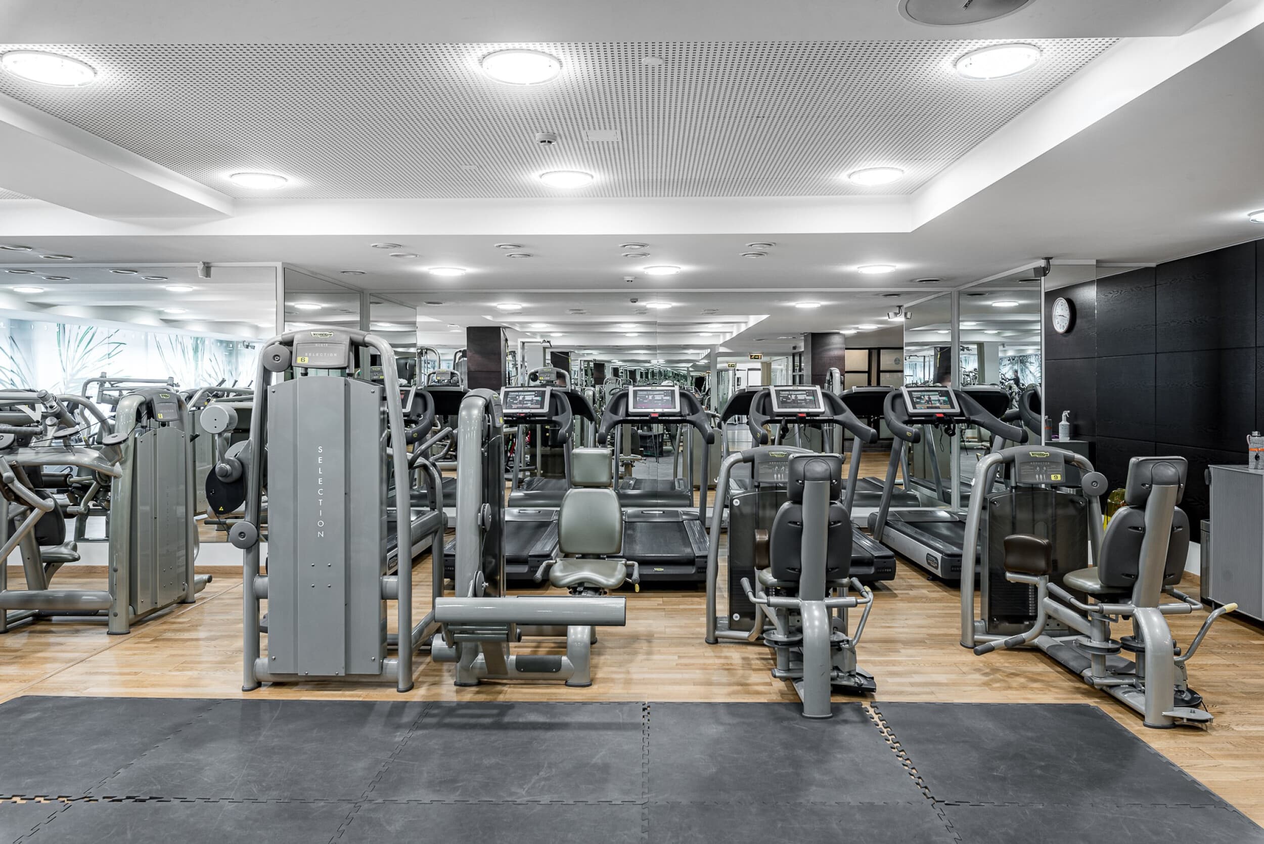 „The Royal Athletic Club“ neribotas abonementas | Laisvalaikio Dovanos