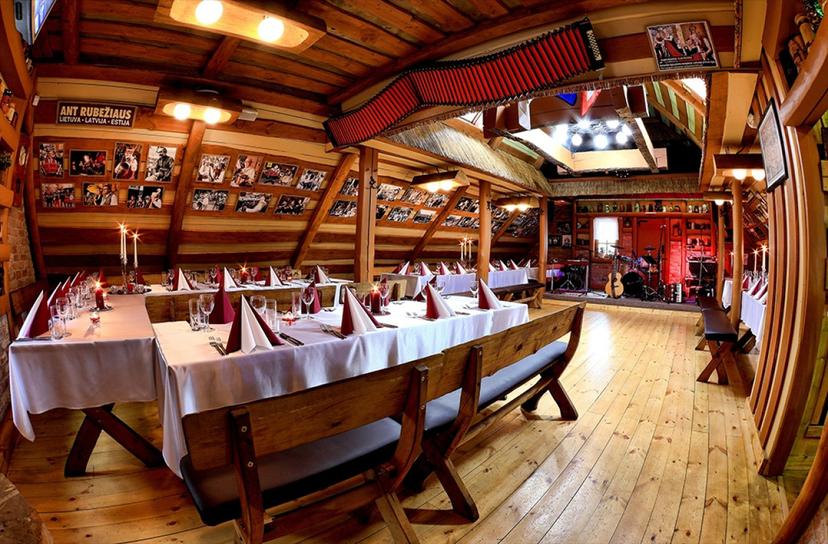 Vakaras muzikiniame klube - smuklėje „Juonė pastuogė“