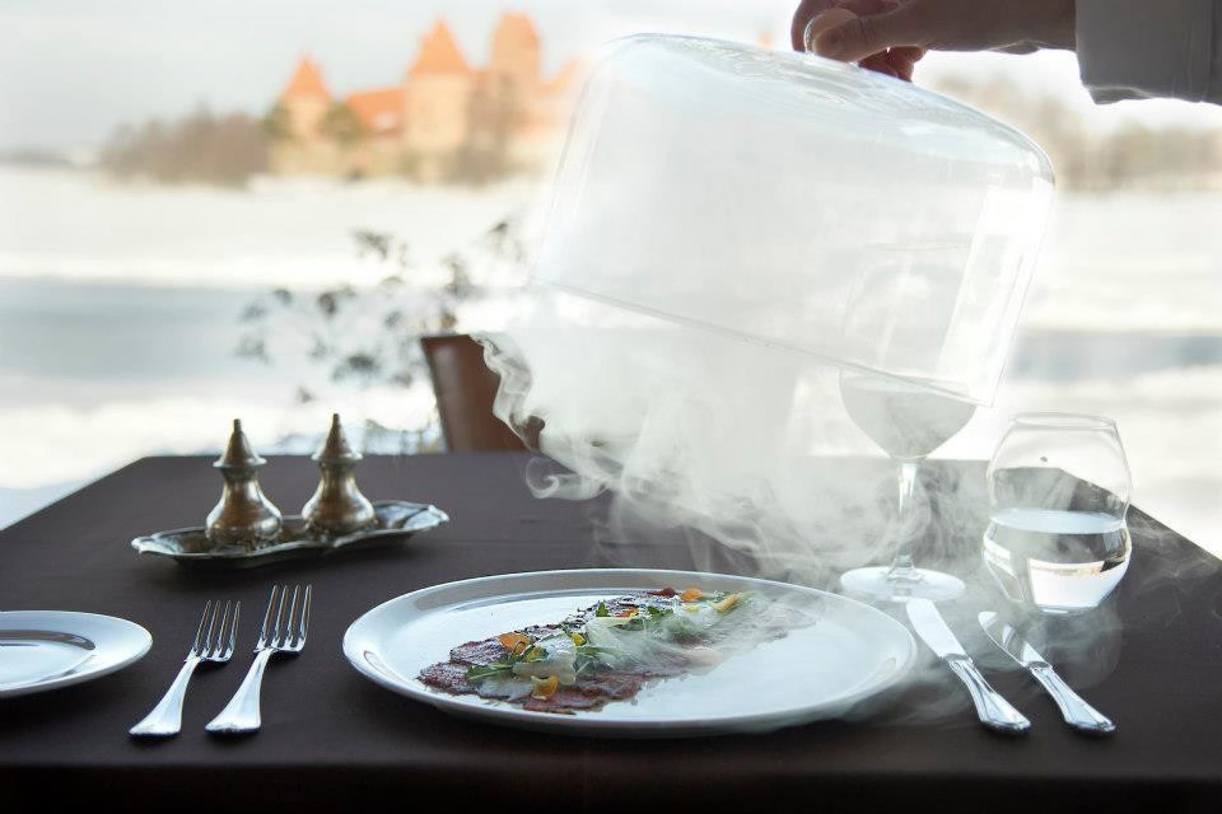Vakarienė prie Trakų pilies | Laisvalaikio Dovanos