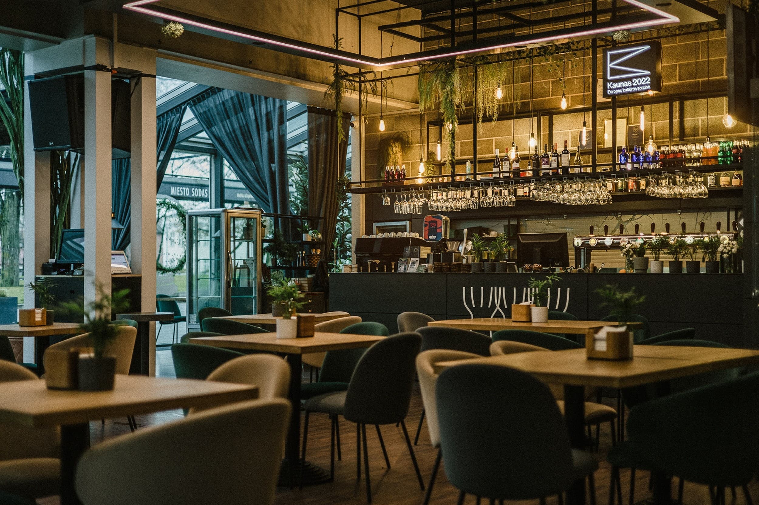 Vakarienė restorane „Miesto sodas“