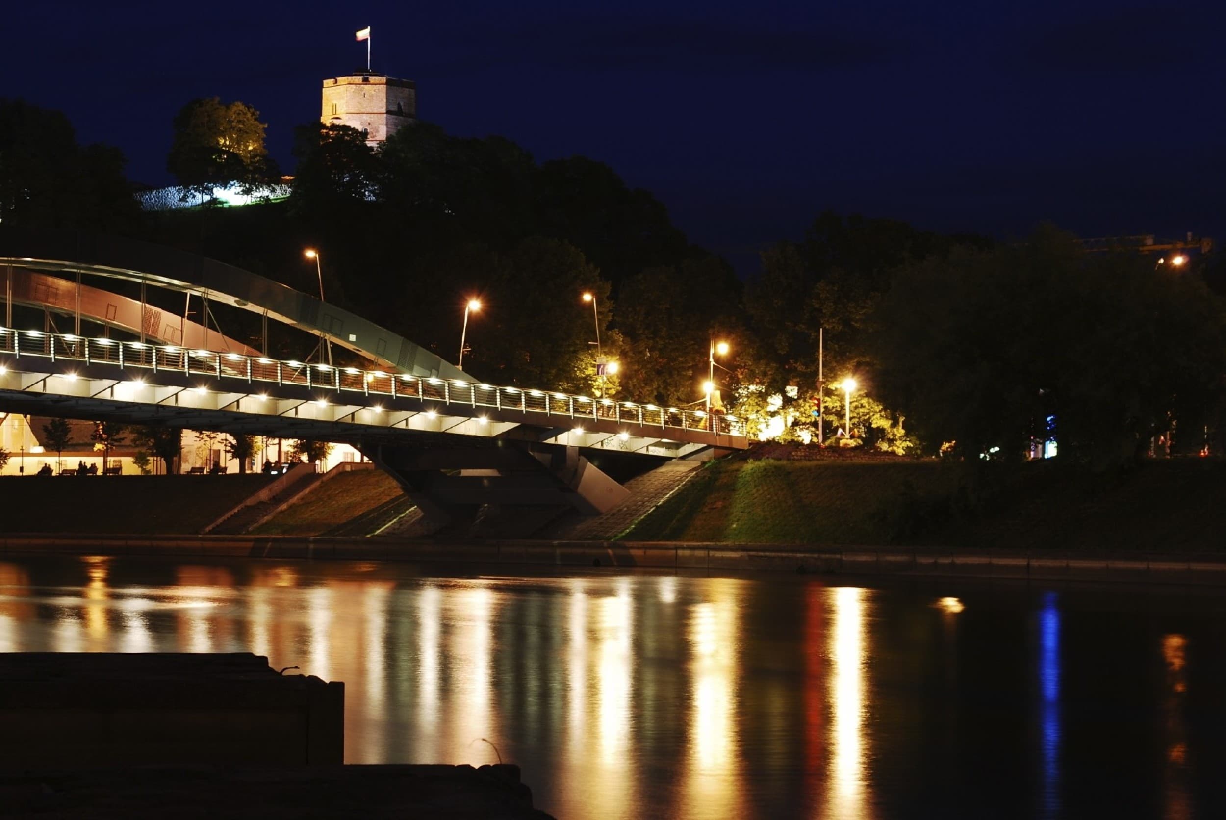 Plaukimas baidarėmis po naktinį Vilnių | Laisvalaikio Dovanos