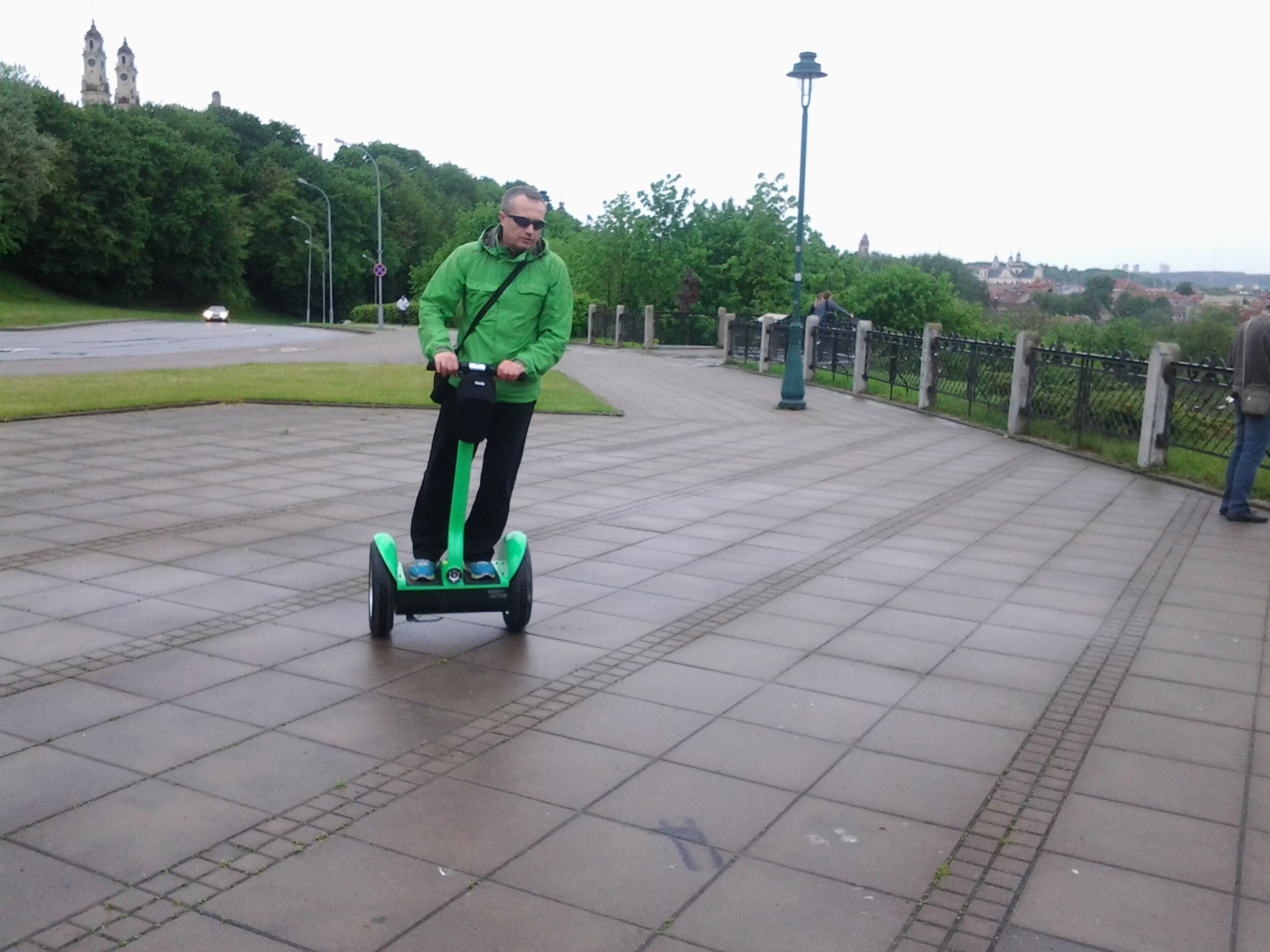 Pasivažinėjimas elektriniais riedžiais Pasakų parke dviem