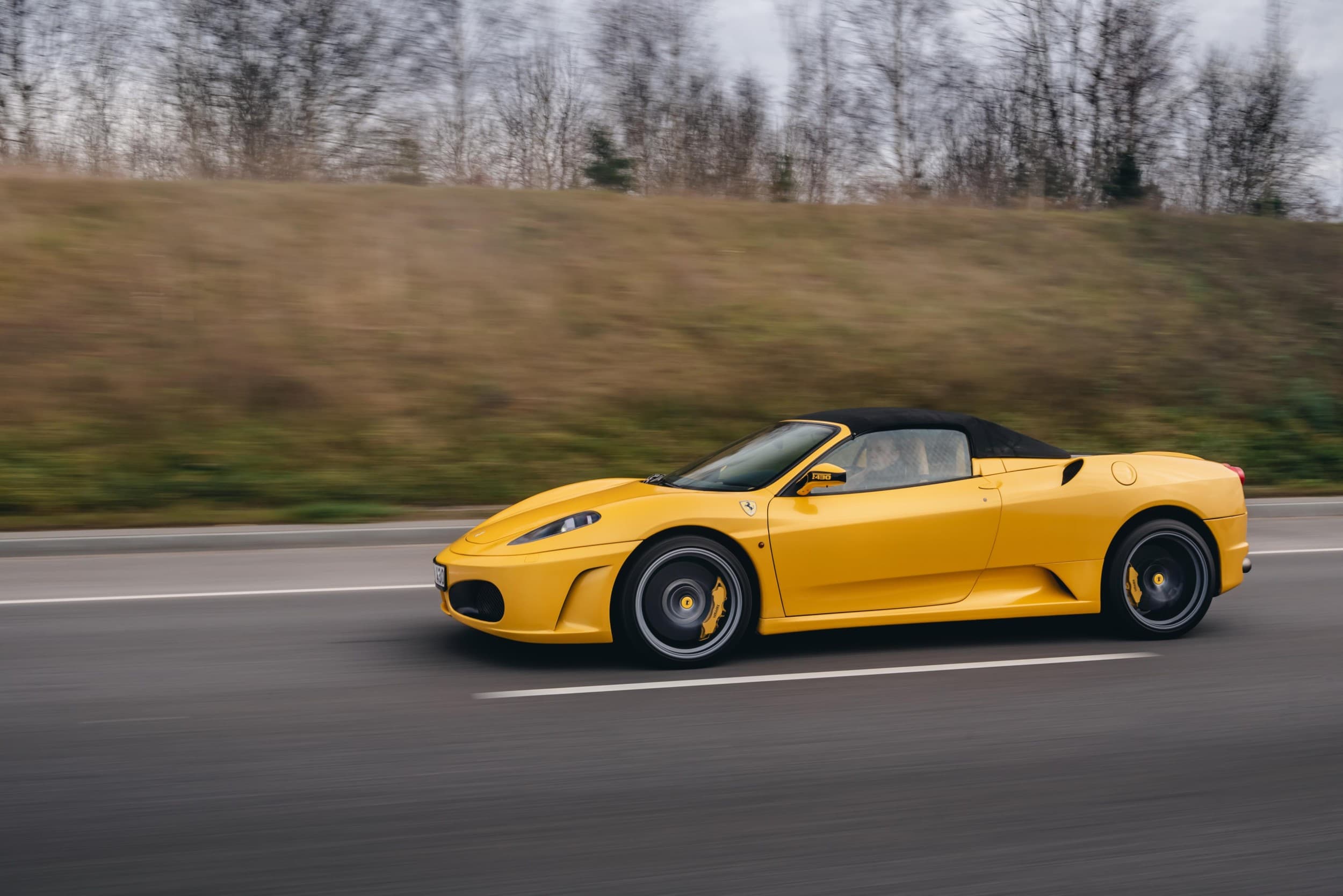 Vairuok Ferrari F430 miesto gatvėse