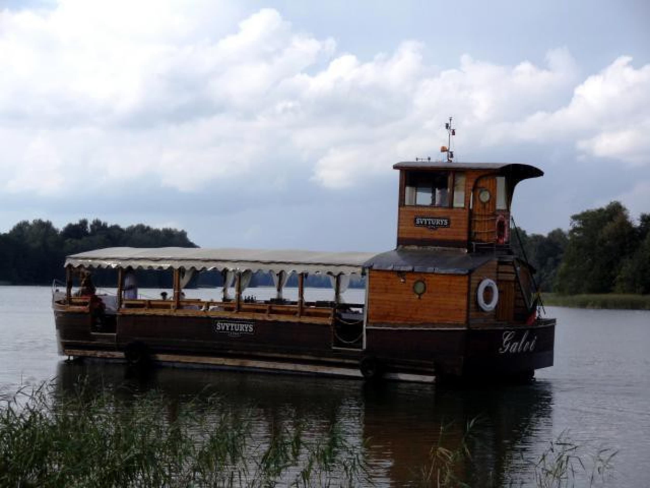 Apžvalginė kelionė laivu „Nepažinti Trakai“ šeimai | Laisvalaikio Dovanos