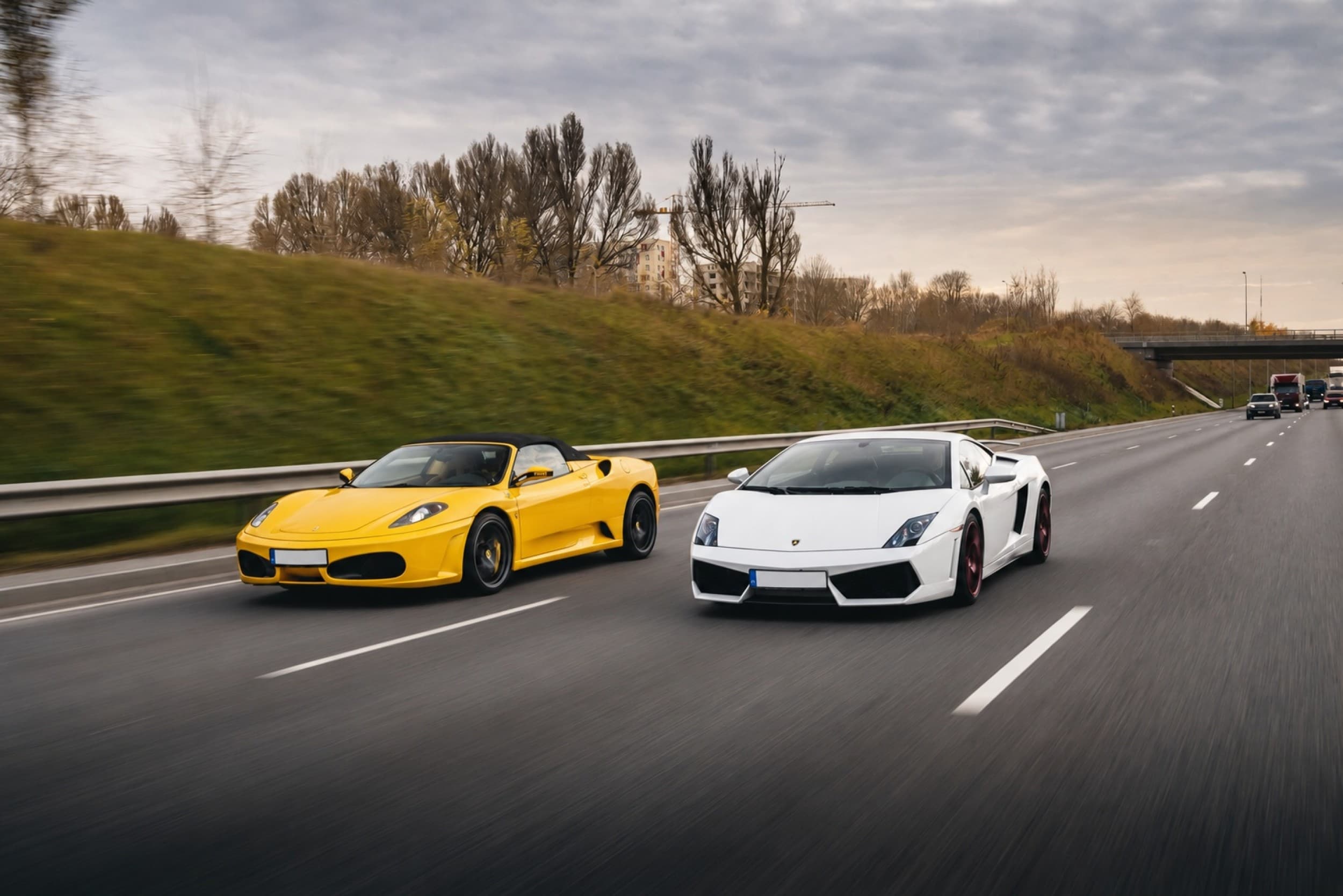 Vairuok Ferrari arba Lamborghini miesto gatvėse