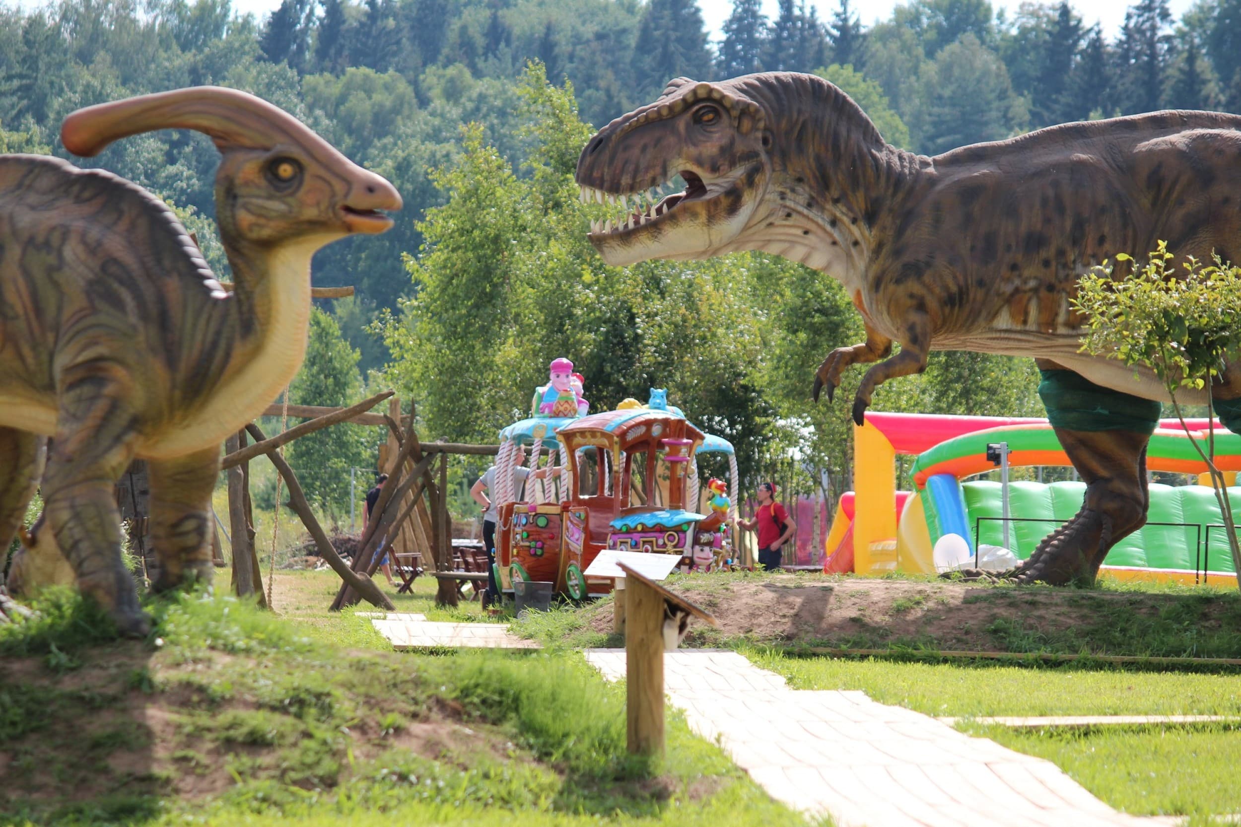Diena su dinozaurais „Dino pramogų parke“ (2 asmenims) | Laisvalaikio Dovanos