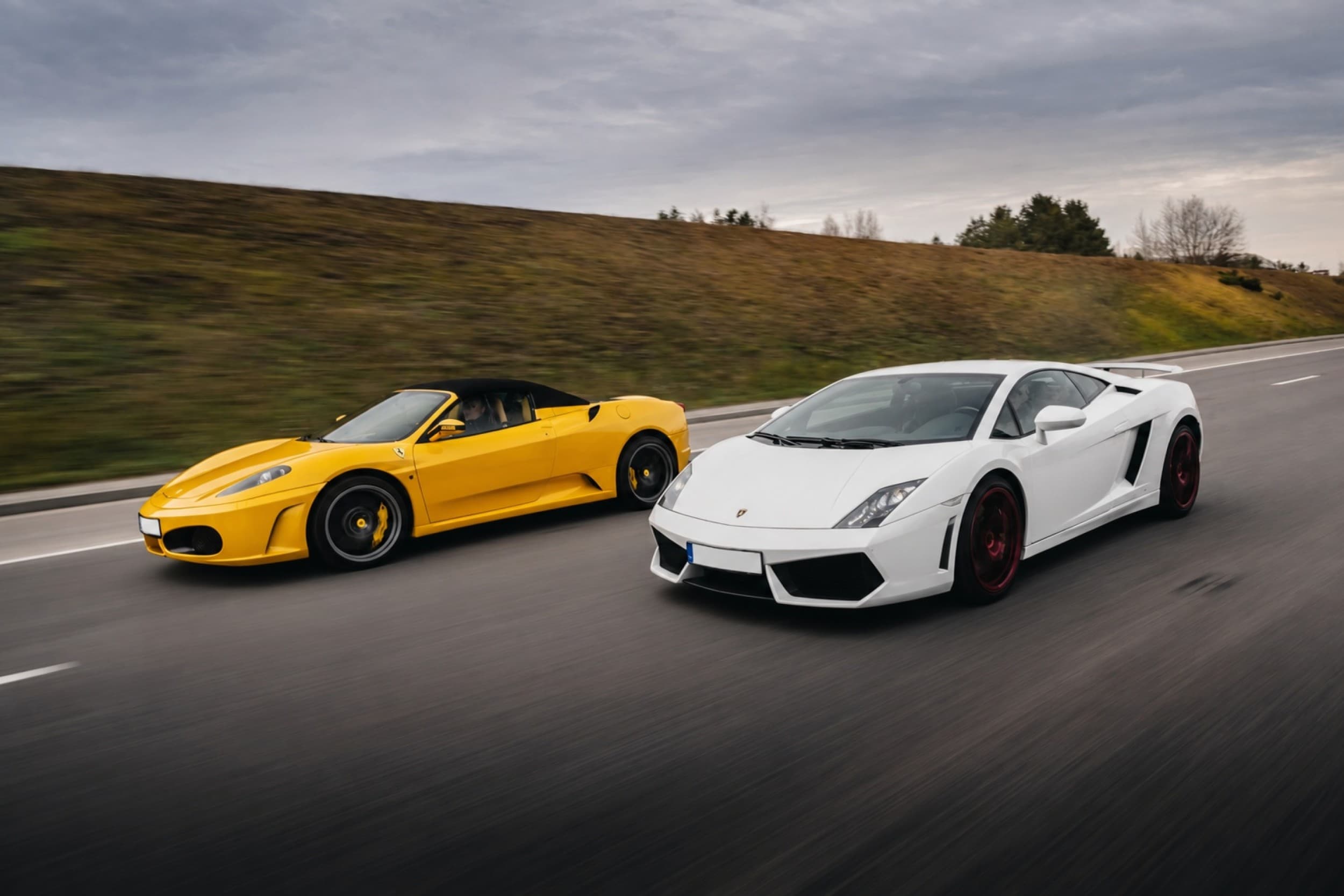 Pasivažinėjimas Ferrari arba Lamborghini miesto gatvėse