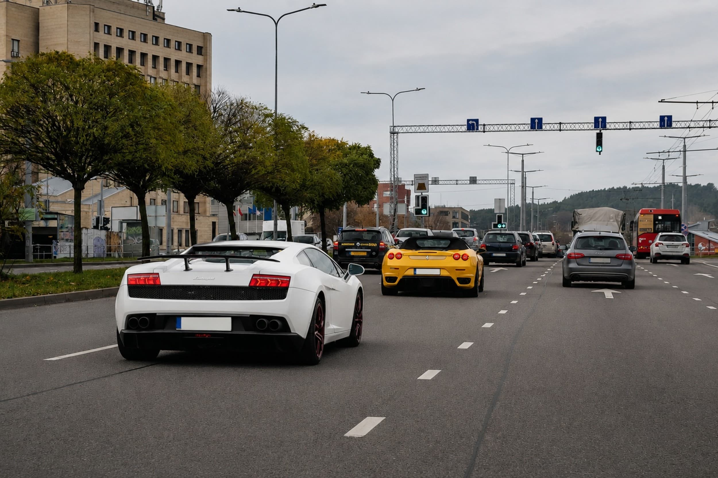 Pasivažinėjimas Ferrari arba Lamborghini miesto gatvėse