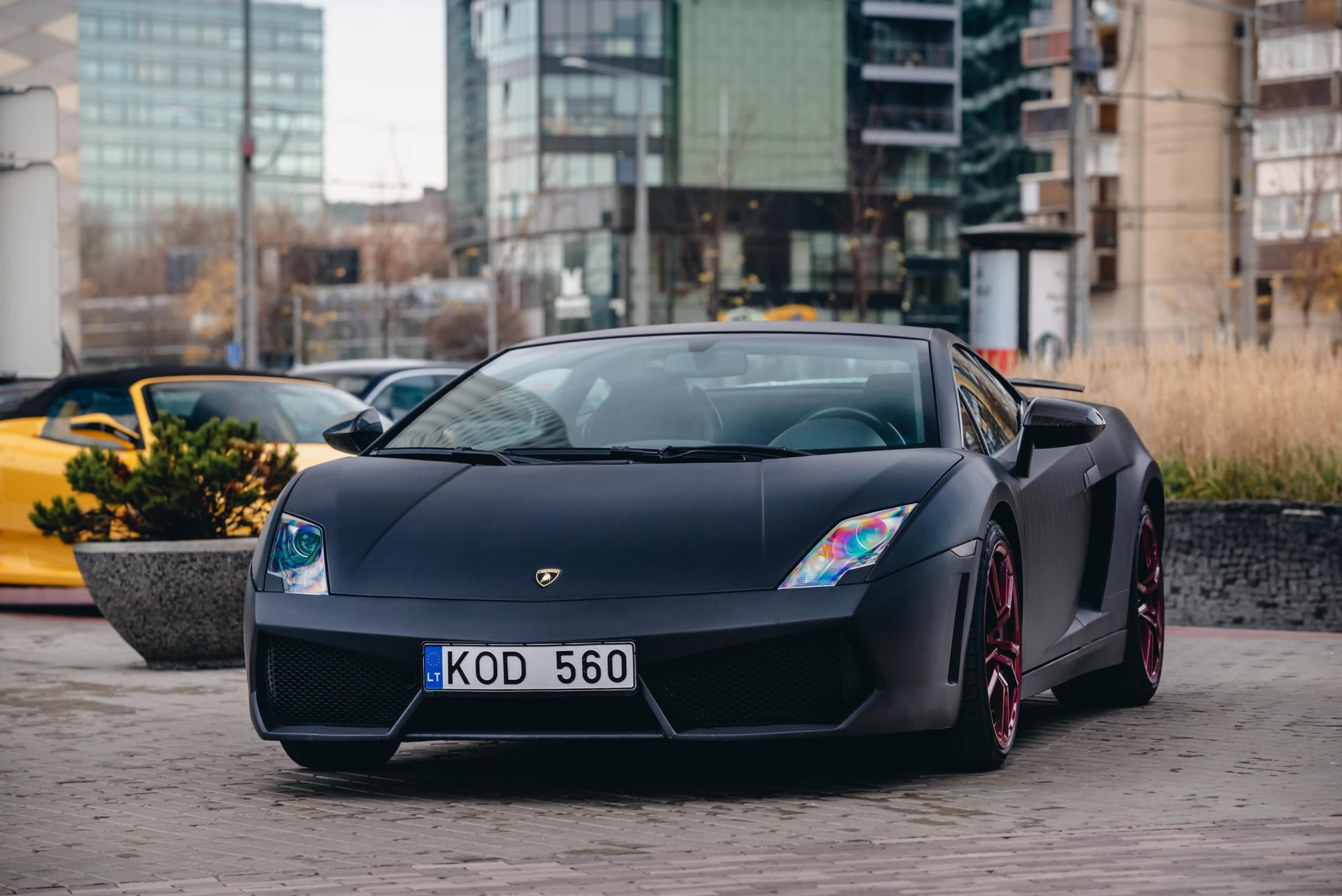 Pasivažinėjimas Ferrari arba Lamborghini miesto gatvėse | Laisvalaikio Dovanos