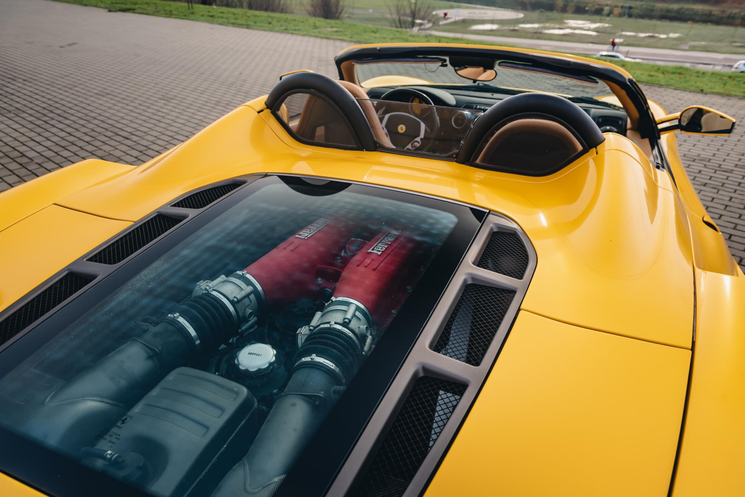 VIP Ferrari F430 vairavimas miesto gatvėse 