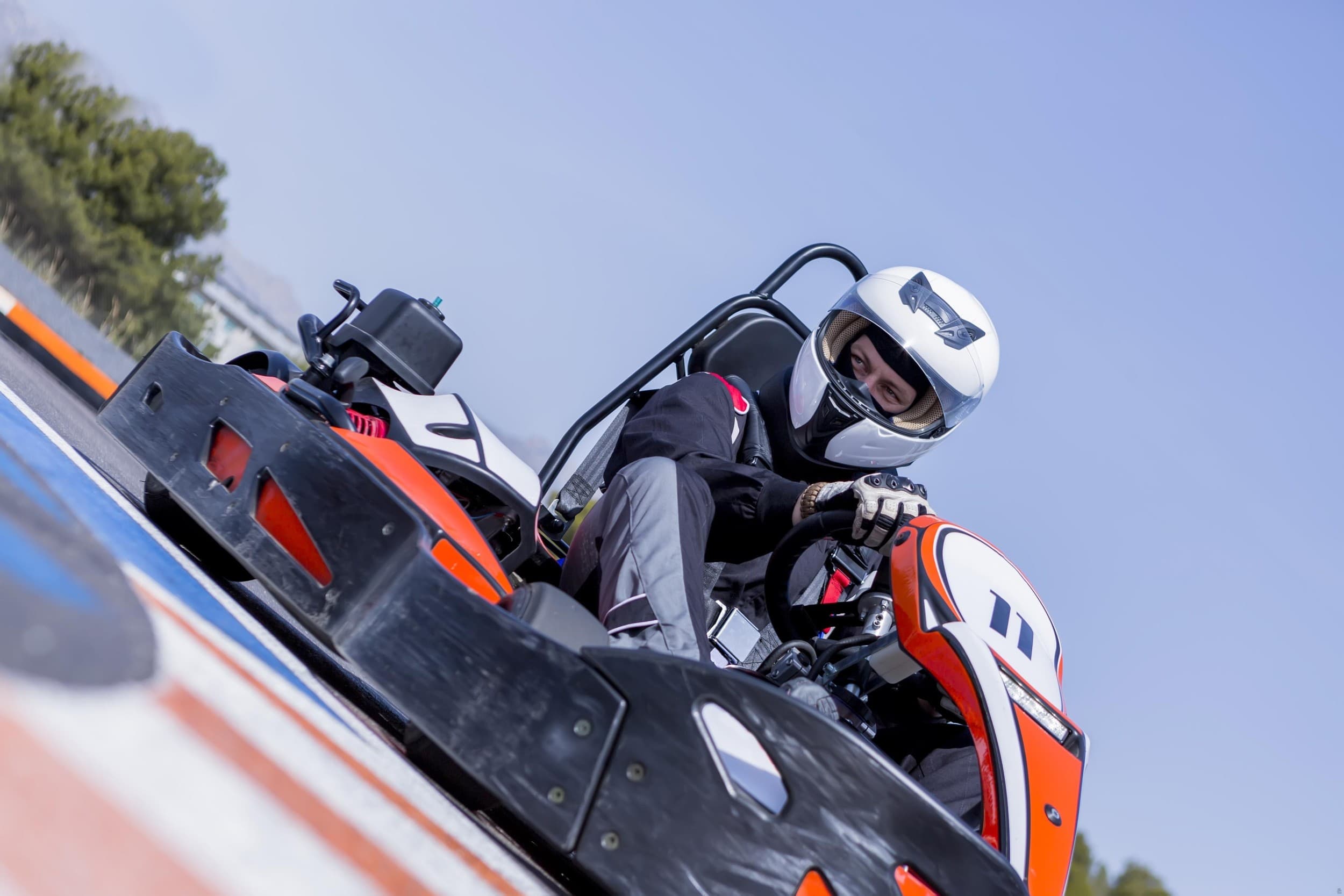 Pasivažinėjimas kartingais Vilniaus „Plytinės“ kartodrome DVIEM