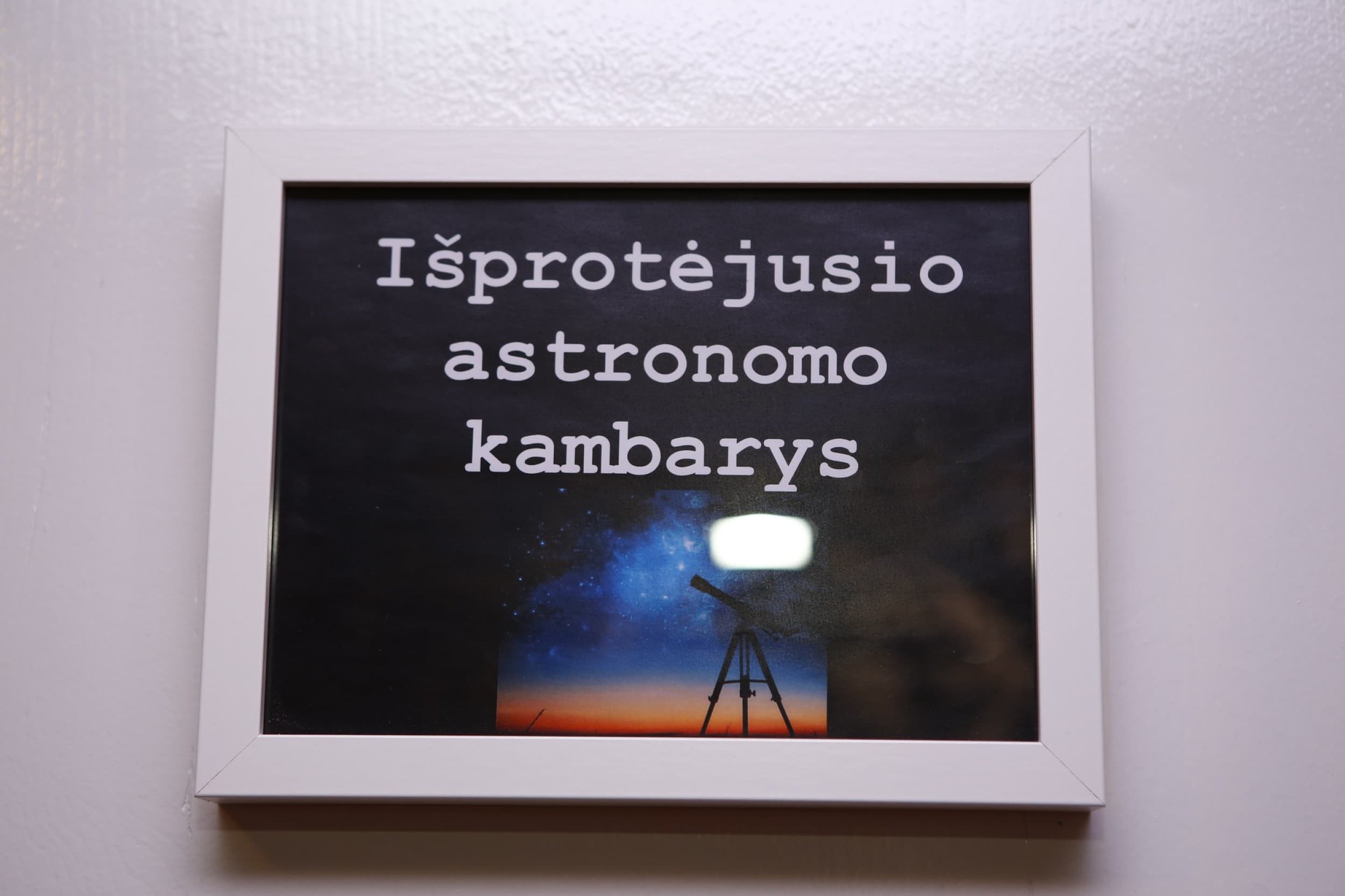 Galvosūkių kambarys „Išprotėjęs astronomas“ | Laisvalaikio Dovanos