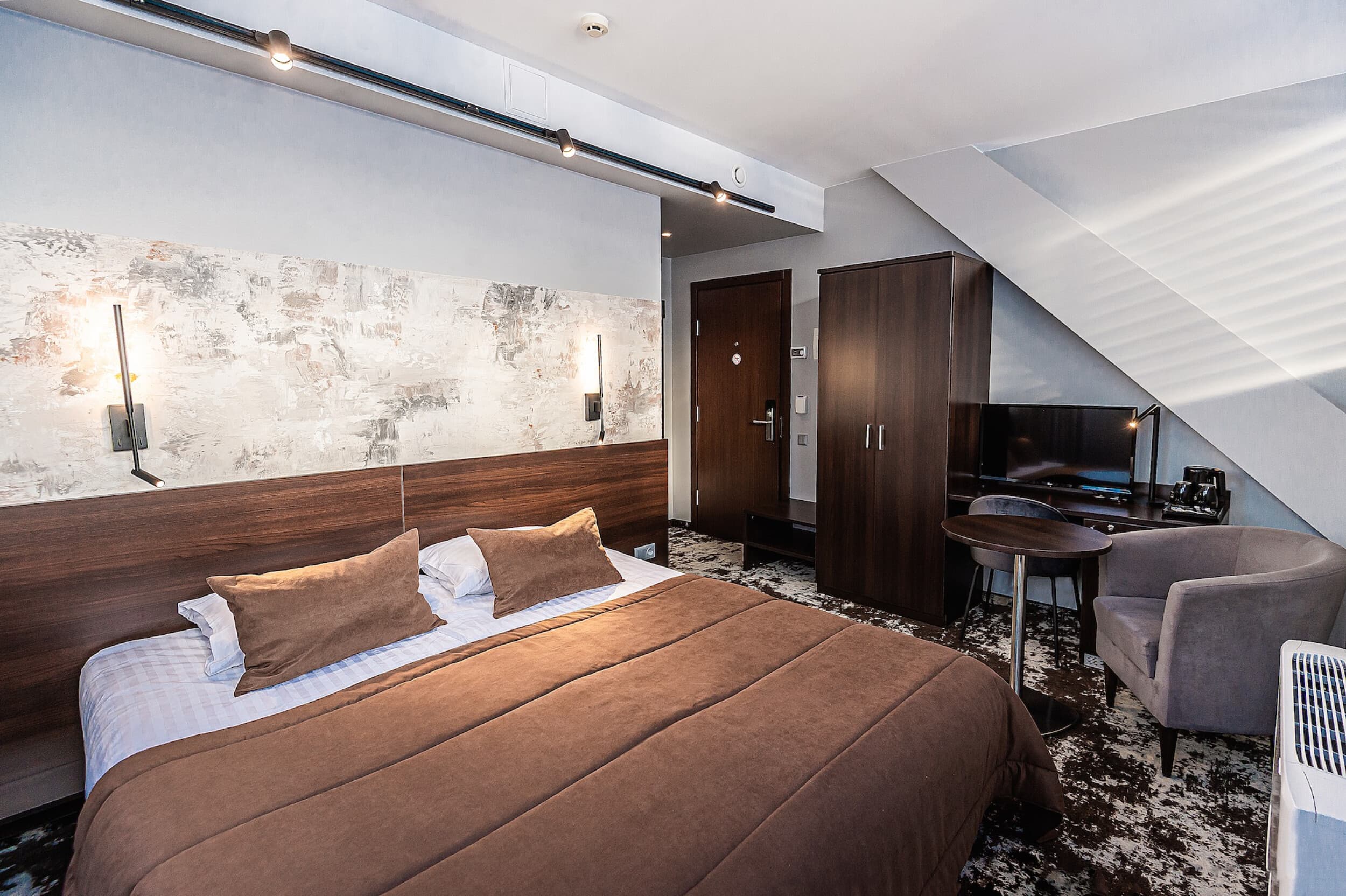 Nakvynė uostamiesčio simbolyje „Old Mill Hotel“ DVIEM