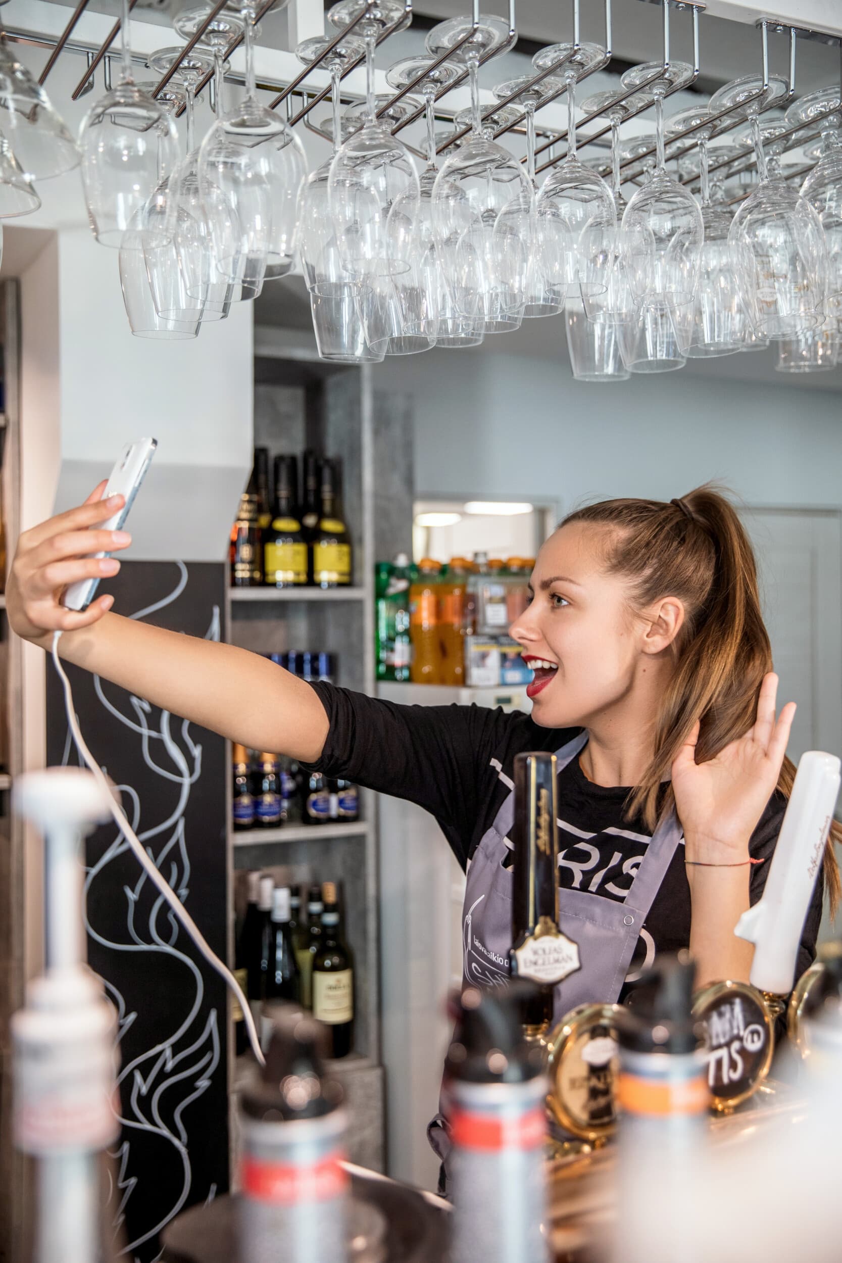Komiškas šou ir vakarienė „Shitty Dinner“ Vilniuje 1 asm. | Laisvalaikio Dovanos