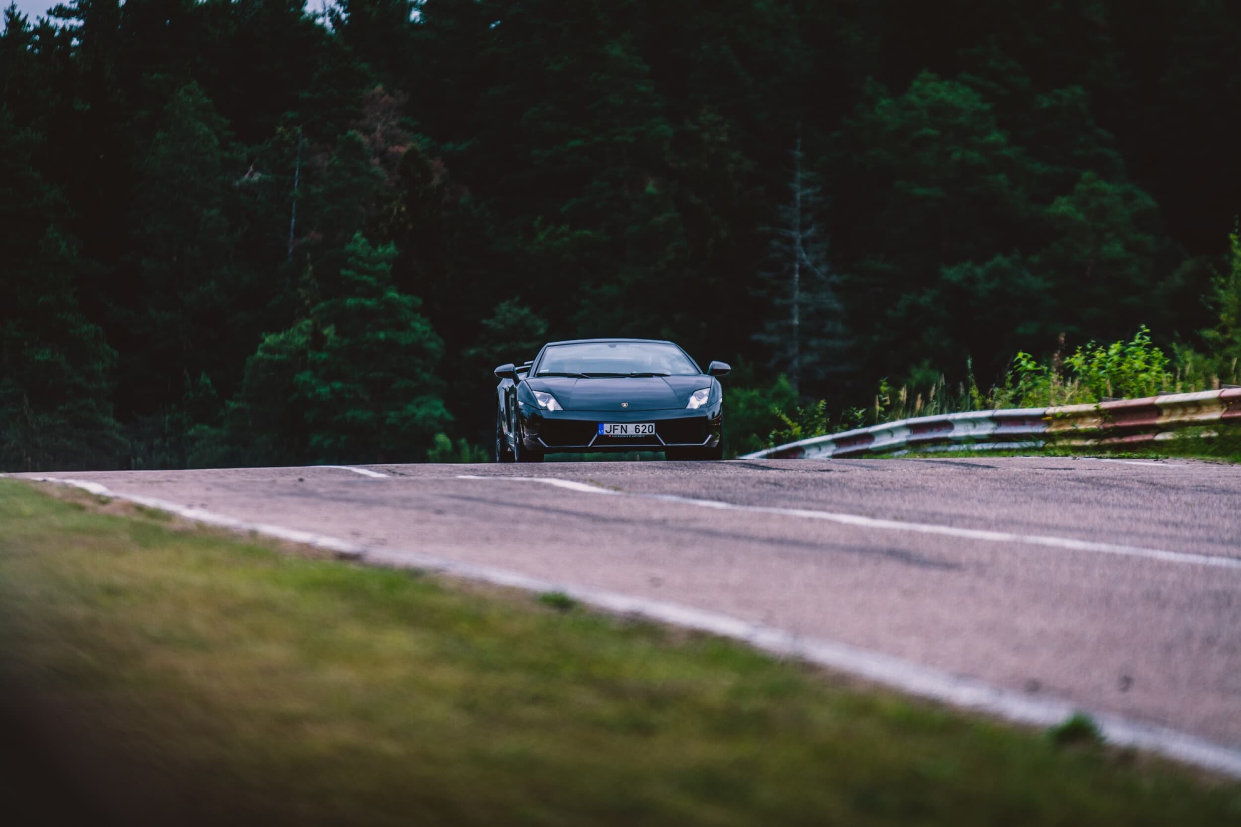 Skriek Ferrari arba Lamborghini Kačerginės „Nemuno žiedo“ trasoje
