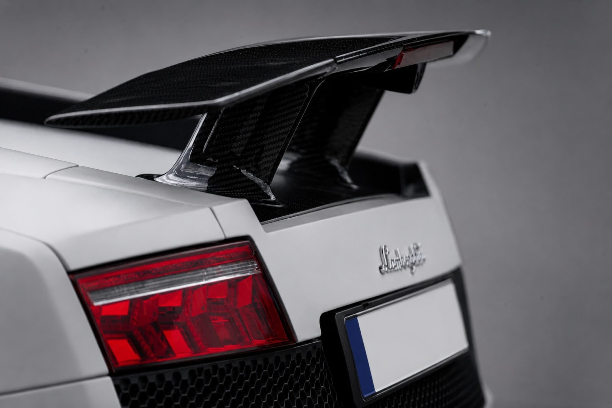 Skriek Ferrari ir Lamborghini Kačerginės „Nemuno žiedo“ trasoje