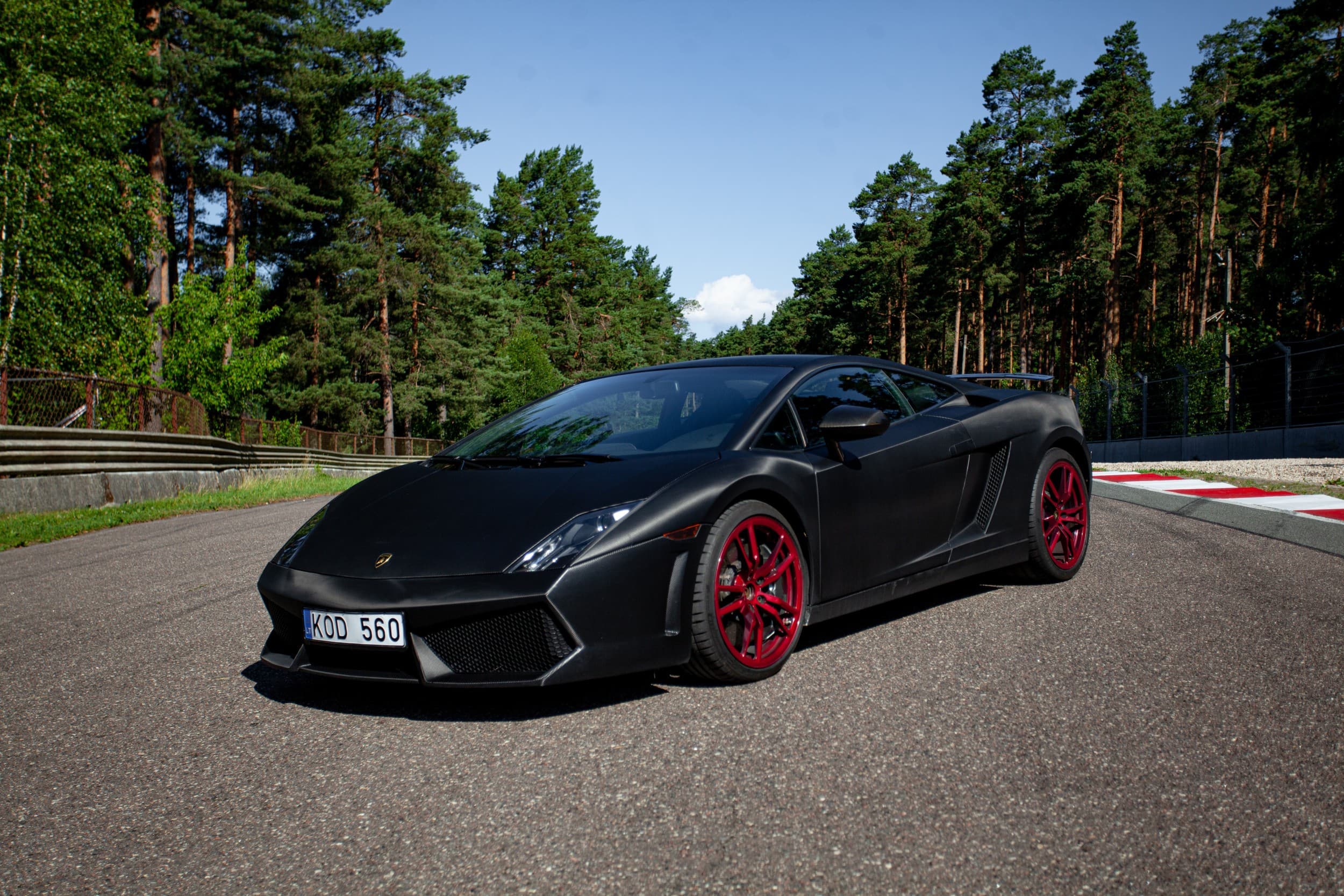Skriek Ferrari ir Lamborghini Kačerginės „Nemuno žiedo“ trasoje | Laisvalaikio Dovanos