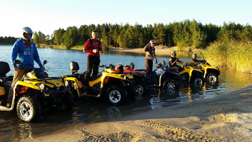 Ekstremalus pasivažinėjimas keturračiais kompanijai Rygoje