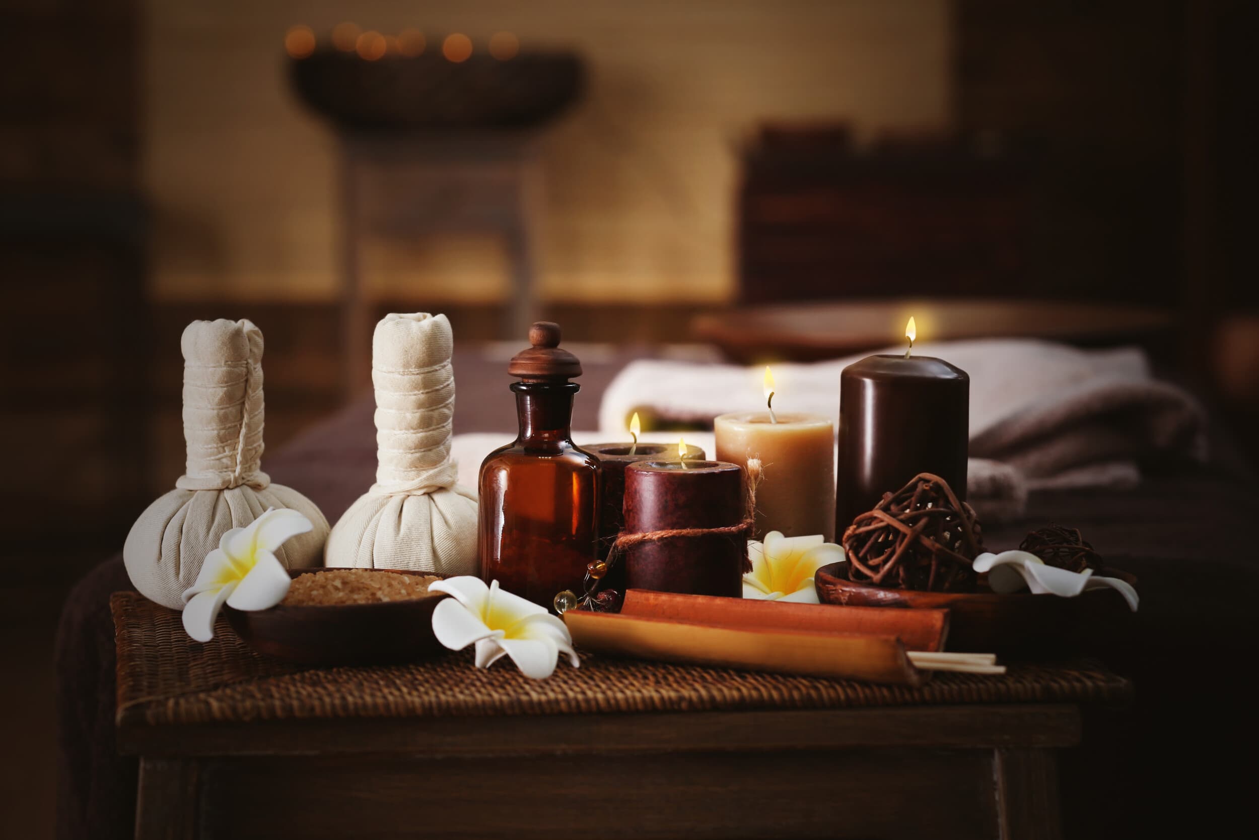 Aromatingas masažas „Žiedlapių gaiva“ | Laisvalaikio Dovanos