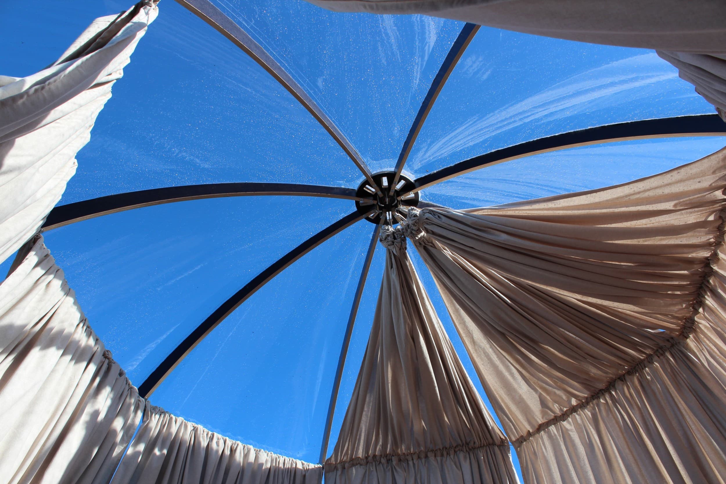 Išskirtinė nakvynė „Oasis Dome“ dviem | Laisvalaikio Dovanos