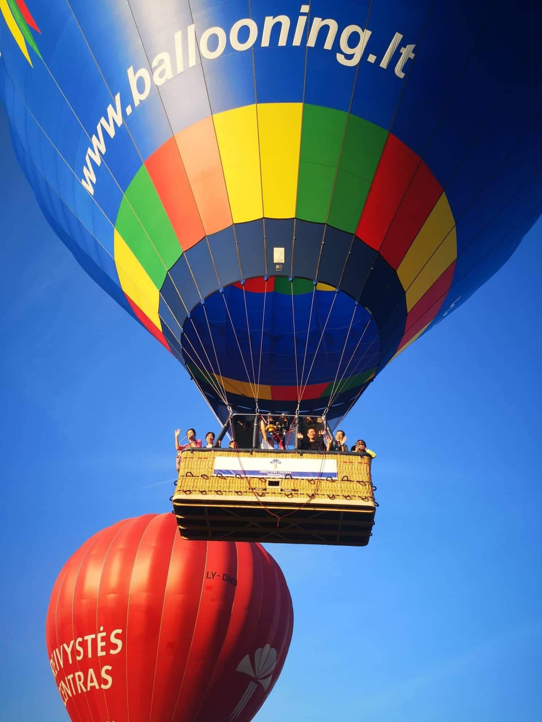 Skrydis oro balionu DVIEM su „Oreivystės centru – Ballooning.lt“