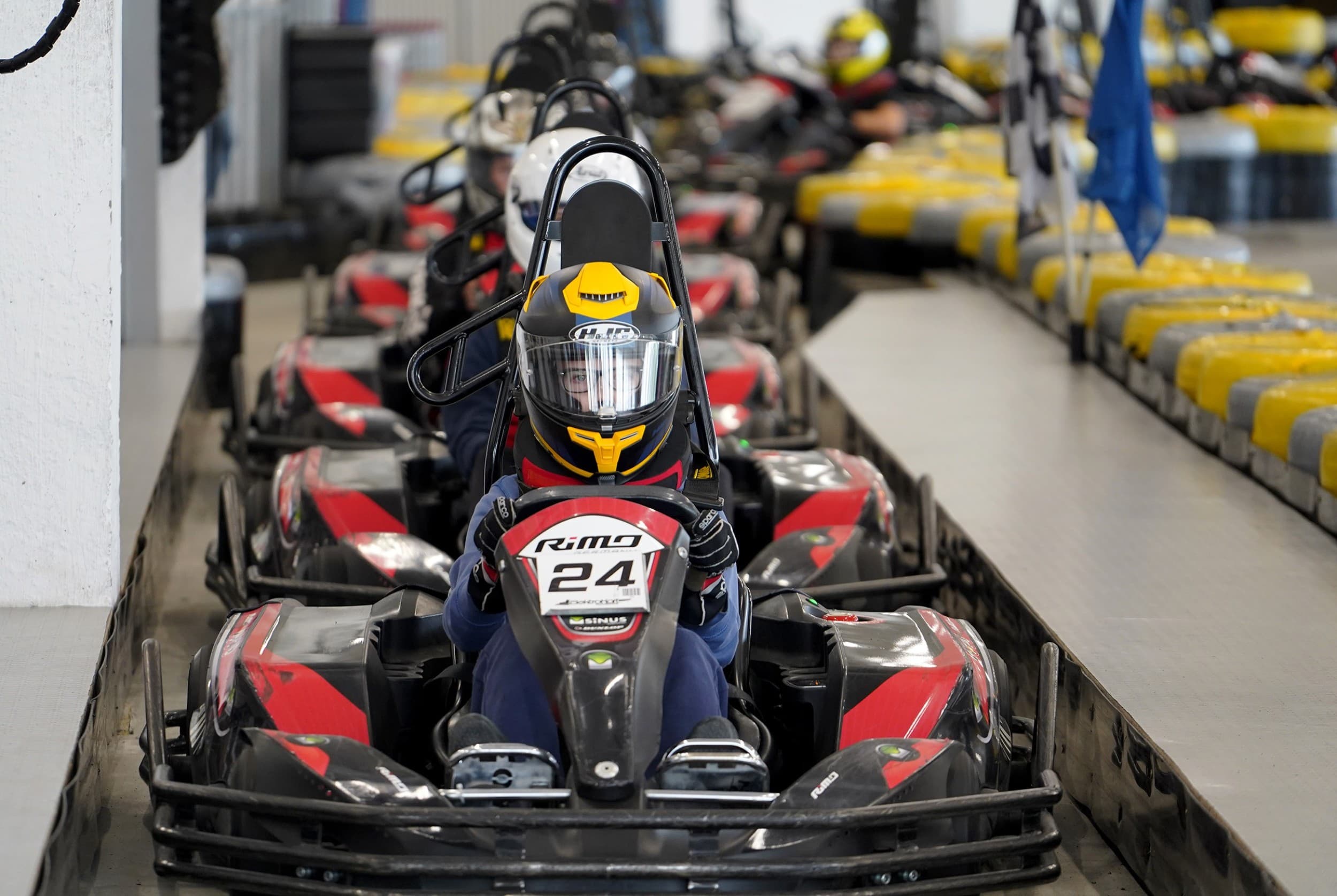 Pasivažinėjimas kartingais DVIEM „Kartlande“ (15 min.)