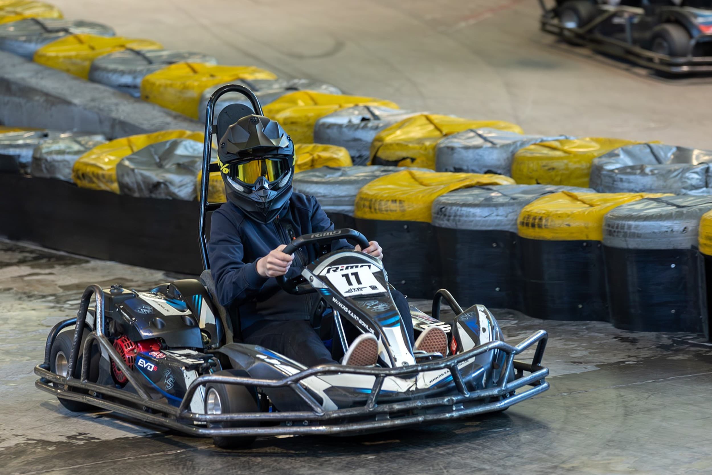 Pasivažinėjimas kartingais DVIEM „Kartlande“ (15 min.)