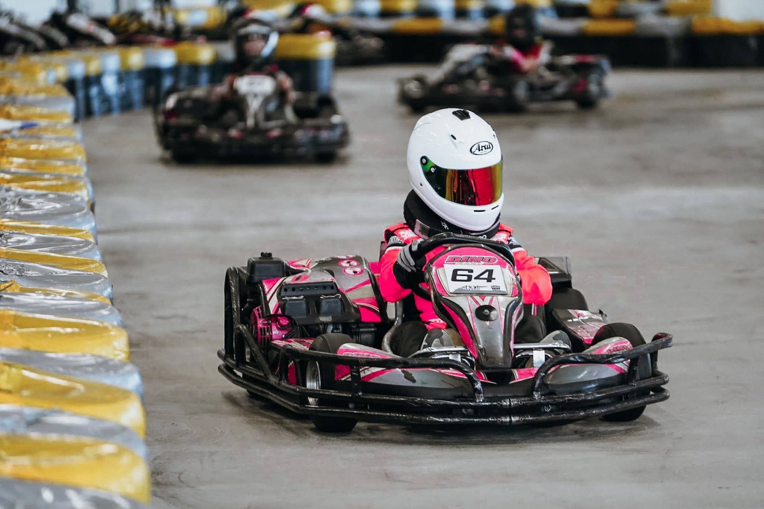 Pasivažinėjimas kartingais DVIEM „Kartlande“ (15 min.)