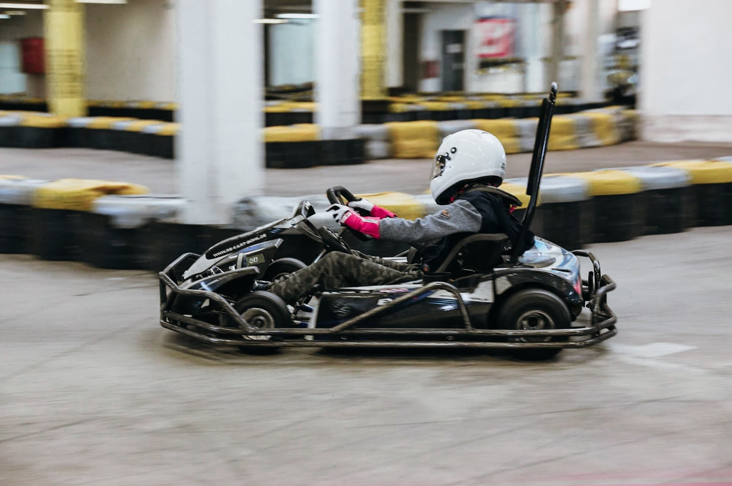 Pasivažinėjimas kartingais DVIEM „Kartlande“ (15 min.)