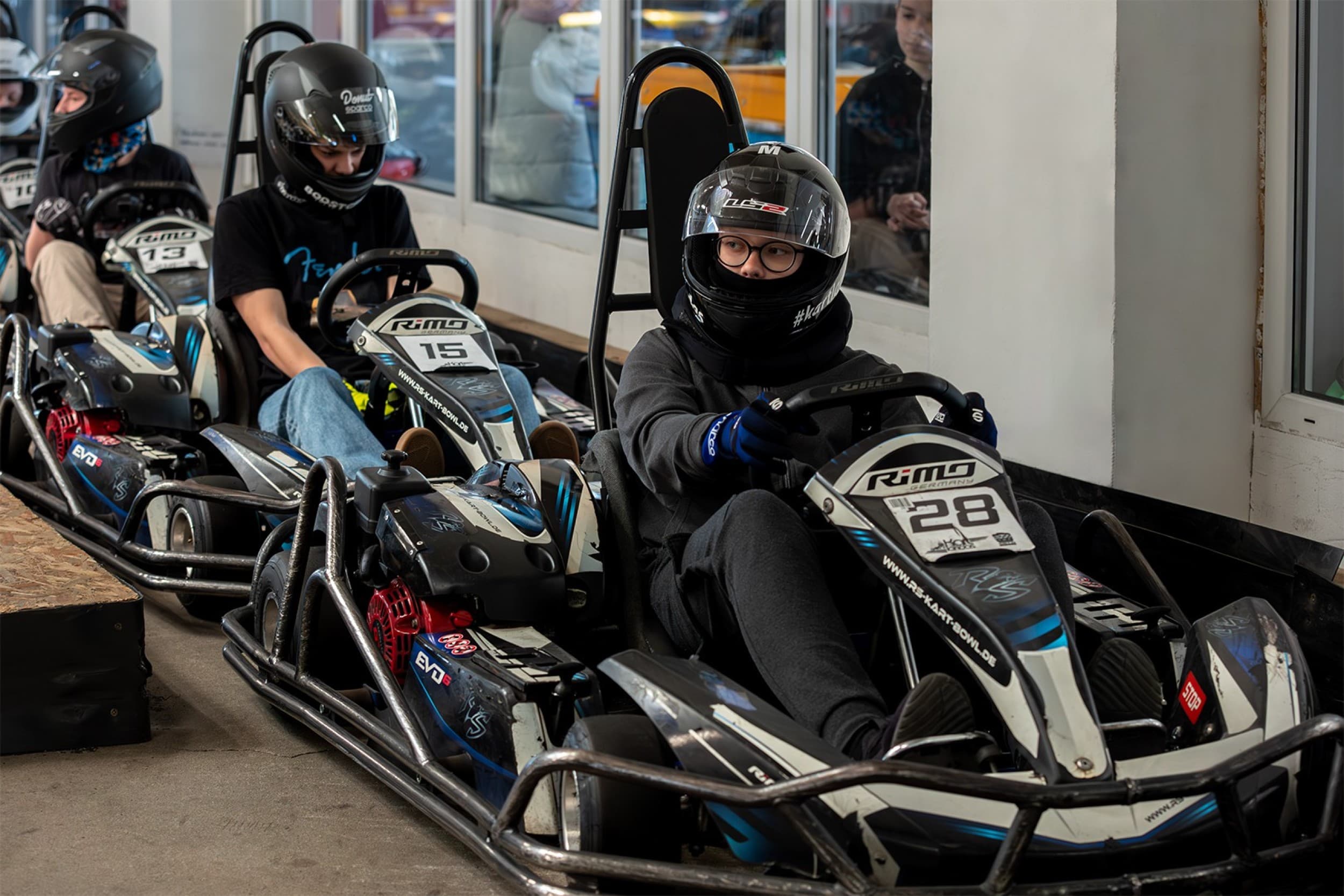 Pasivažinėjimas kartingais DVIEM „Kartlande“ (15 min.)