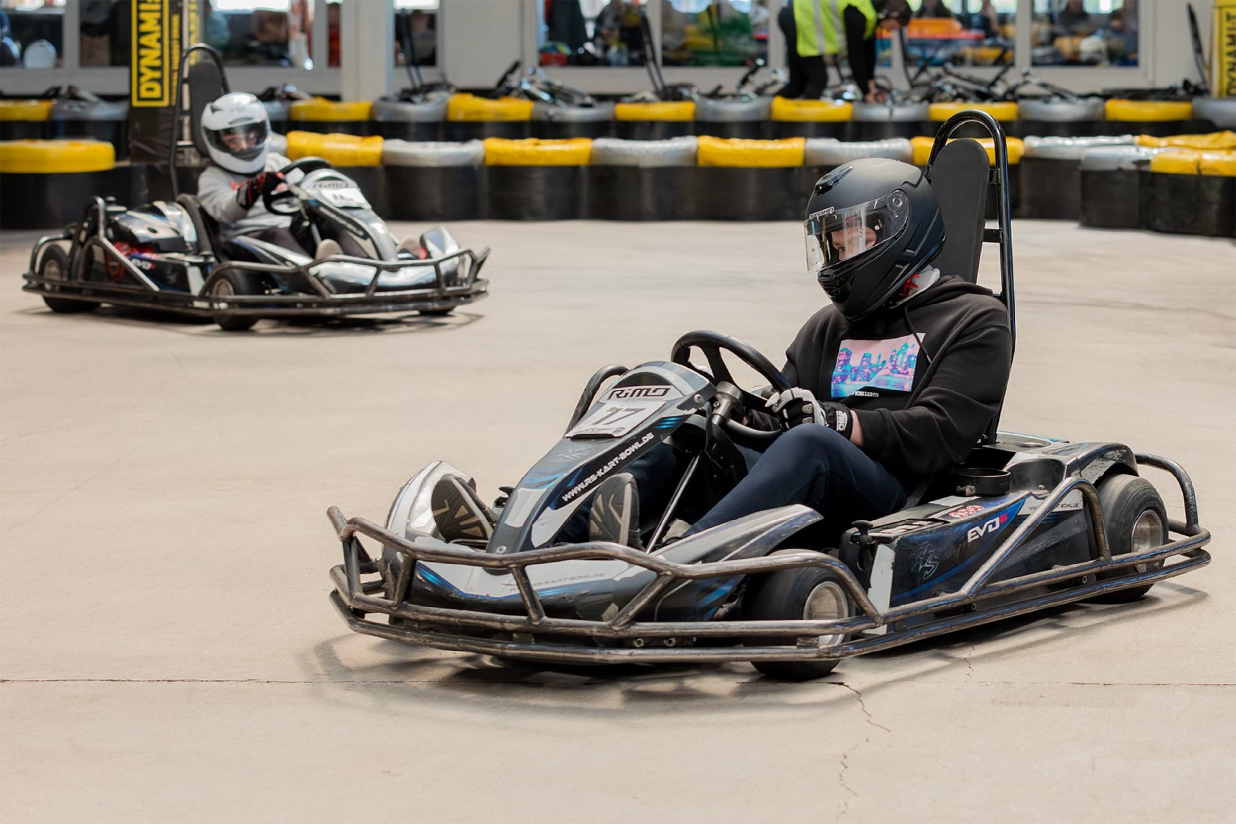 Pasivažinėjimas kartingais DVIEM „Kartlande“ (15 min.)