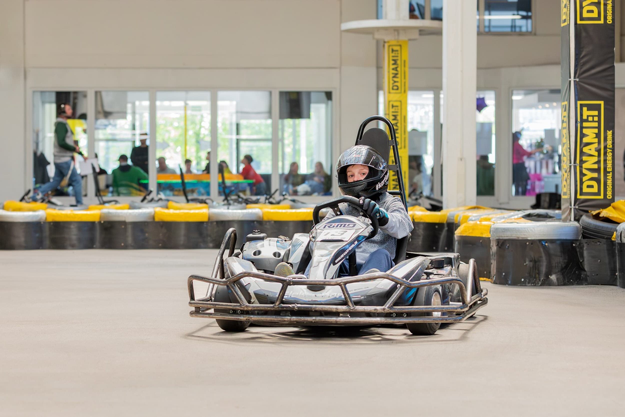 Pasivažinėjimas kartingais DVIEM „Kartlande“ (15 min.)