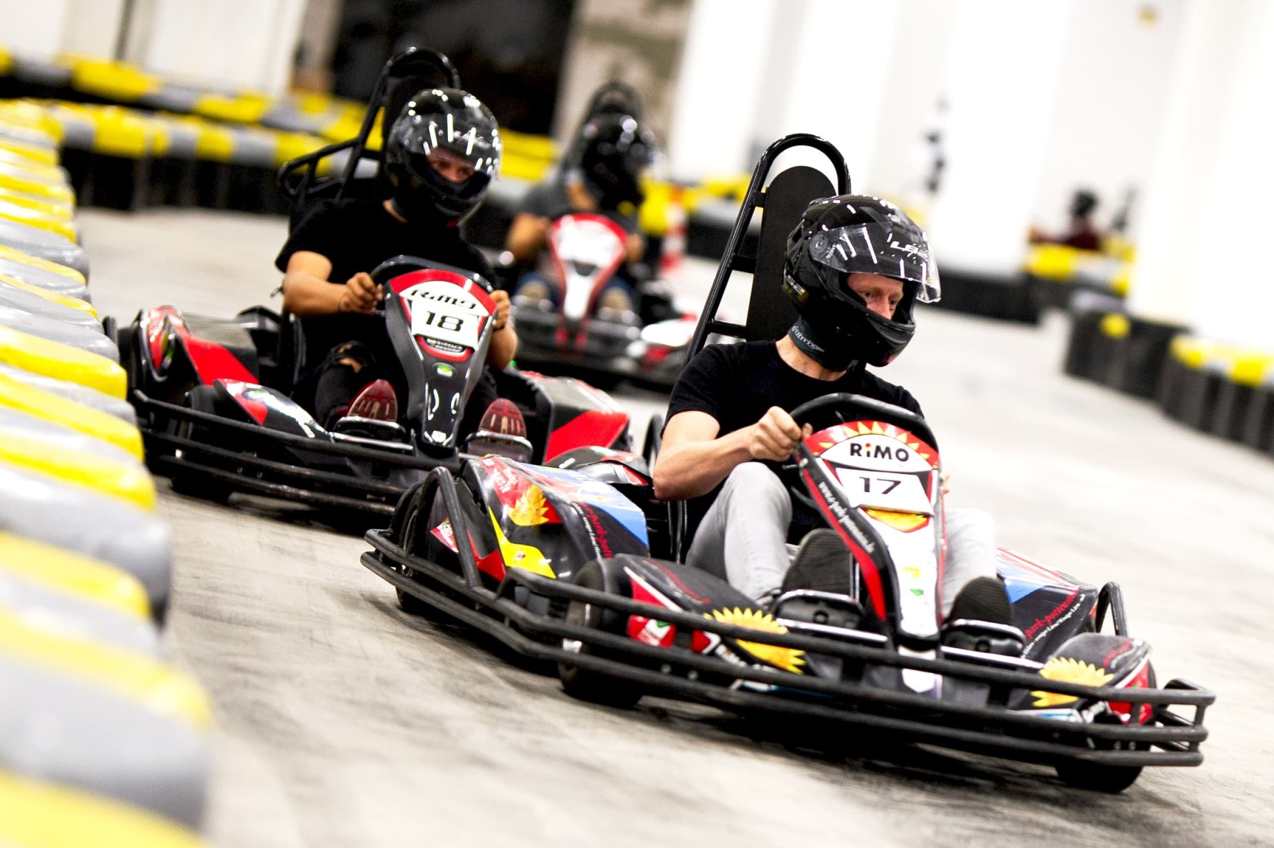 Pasivažinėjimas kartingais DVIEM „Kartlande“ (15 min.)