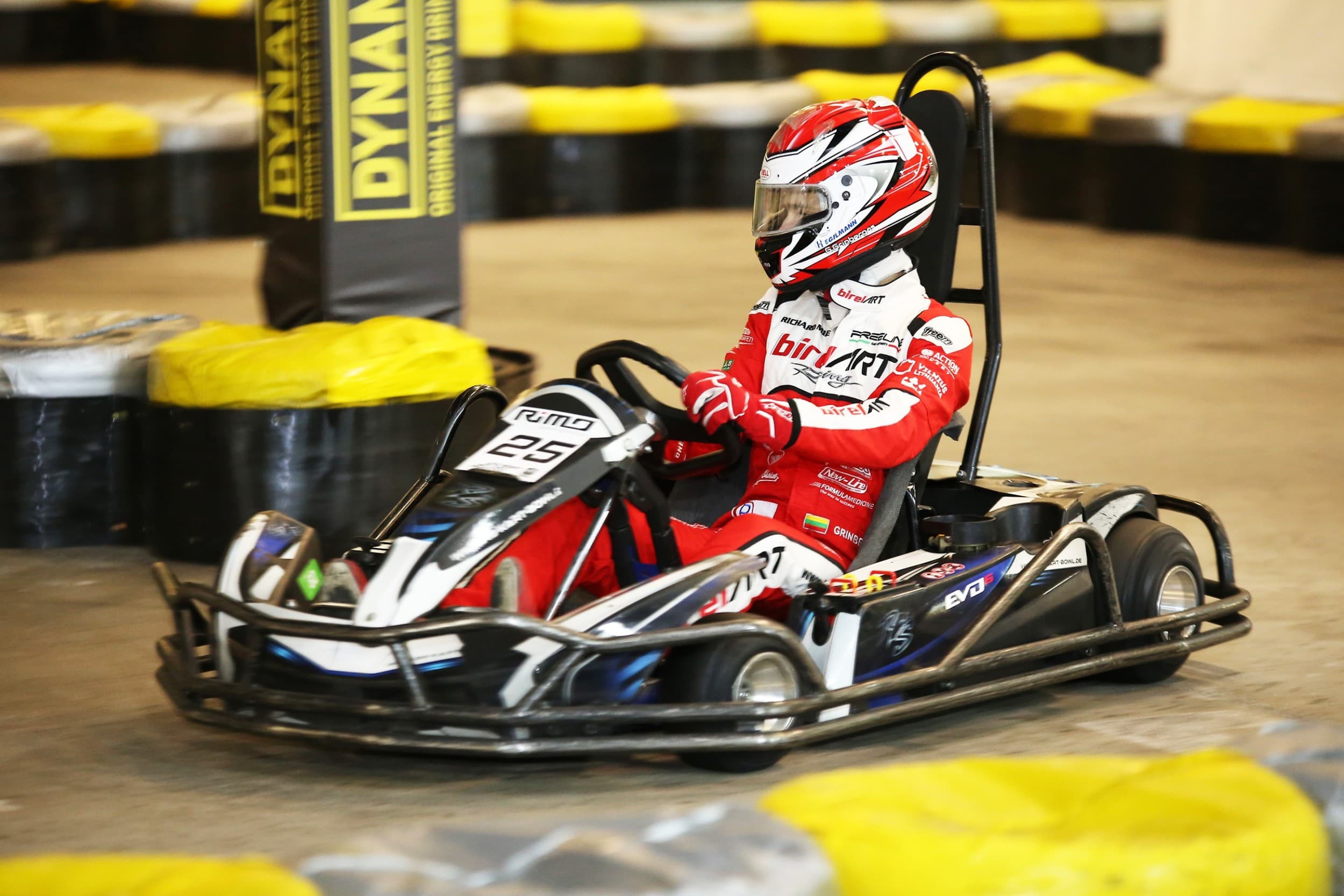 Pasivažinėjimas kartingais DVIEM „Kartlande“ (15 min.)
