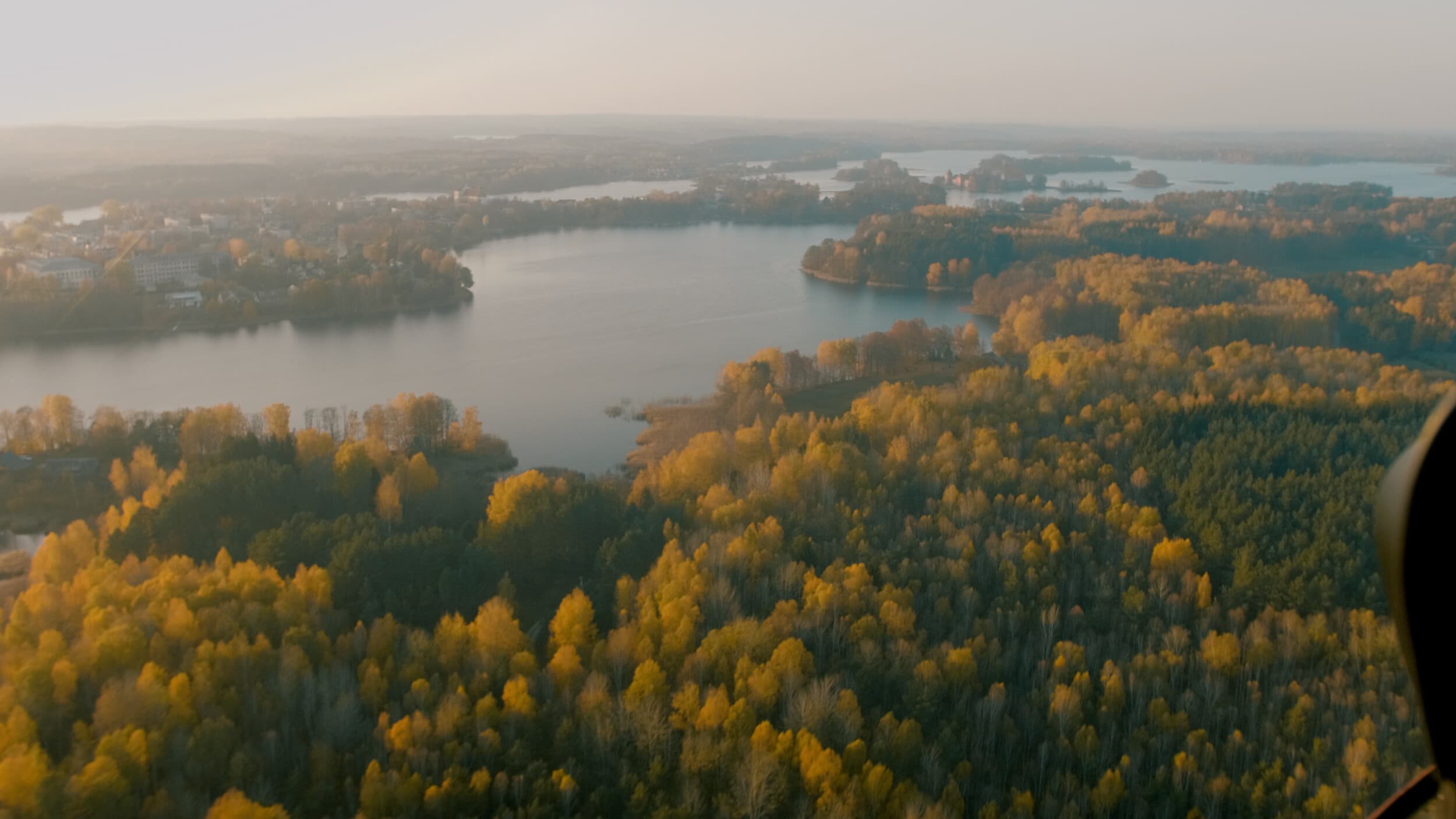 Skrydis sraigtasparniu virš Trakų | Laisvalaikio Dovanos