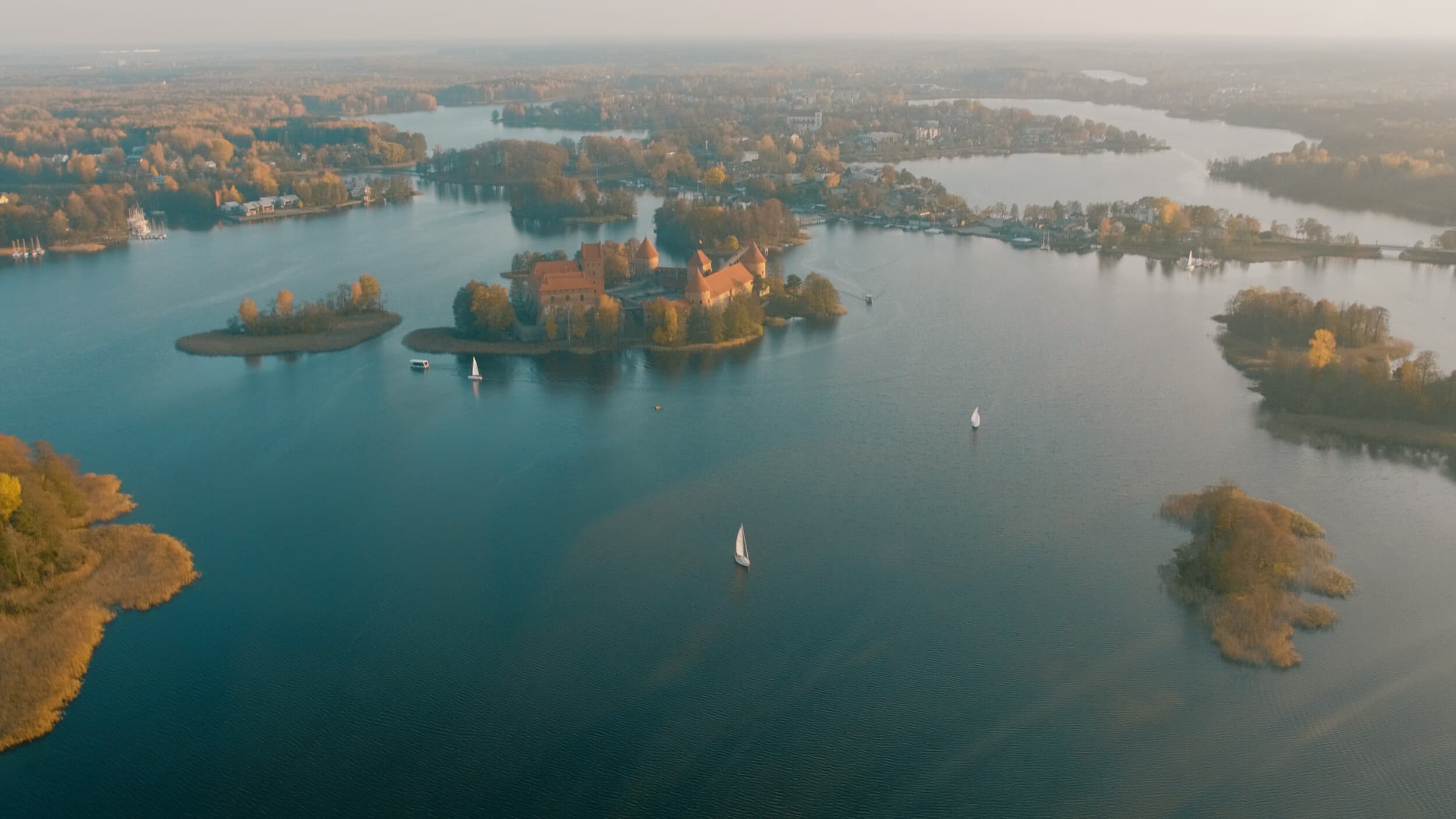 Skrydis sraigtasparniu virš Trakų | Laisvalaikio Dovanos