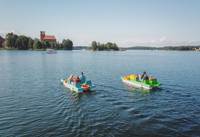 Pasiplaukiojimas vandens dviračiu Galvės ežere dviem