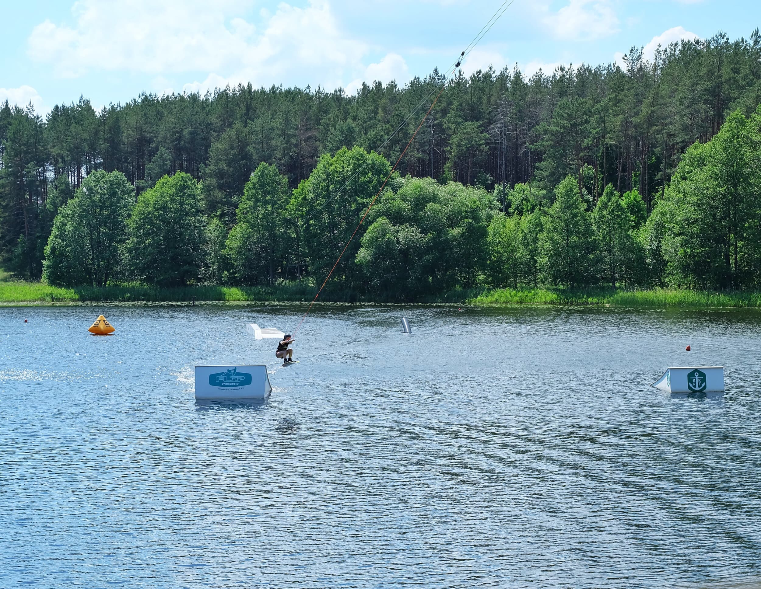 60 minučių plaukimas „FLIP Point“ vandenlenčių parke (su įranga) | Laisvalaikio Dovanos