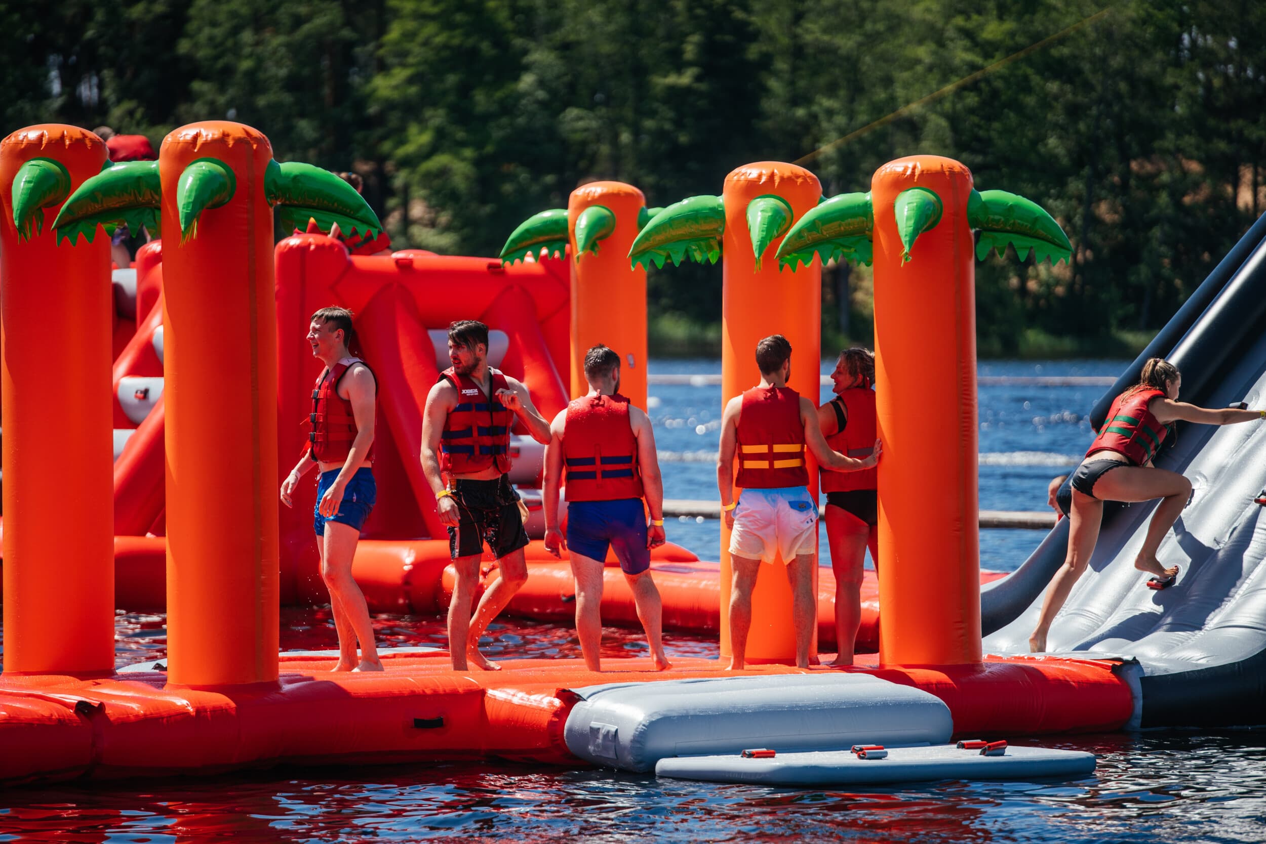 Pramogos vandens batutų parke „Water Inn“ trims | Laisvalaikio Dovanos