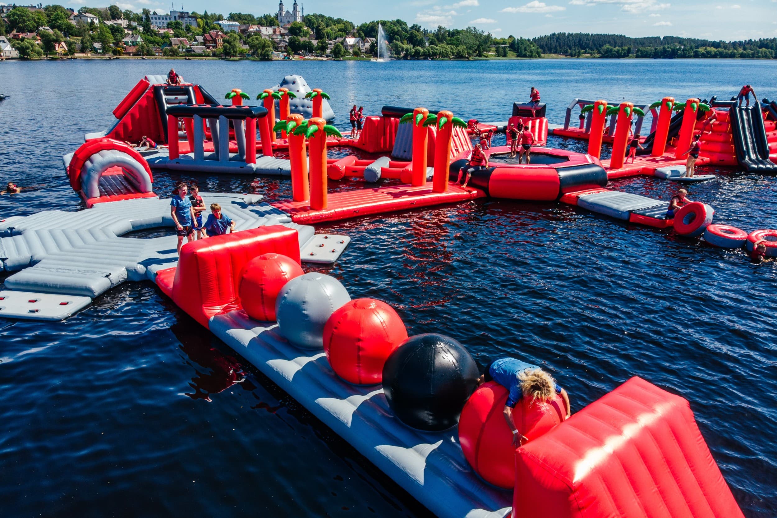 Pramogos vandens batutų parke „Water Inn“ trims | Laisvalaikio Dovanos