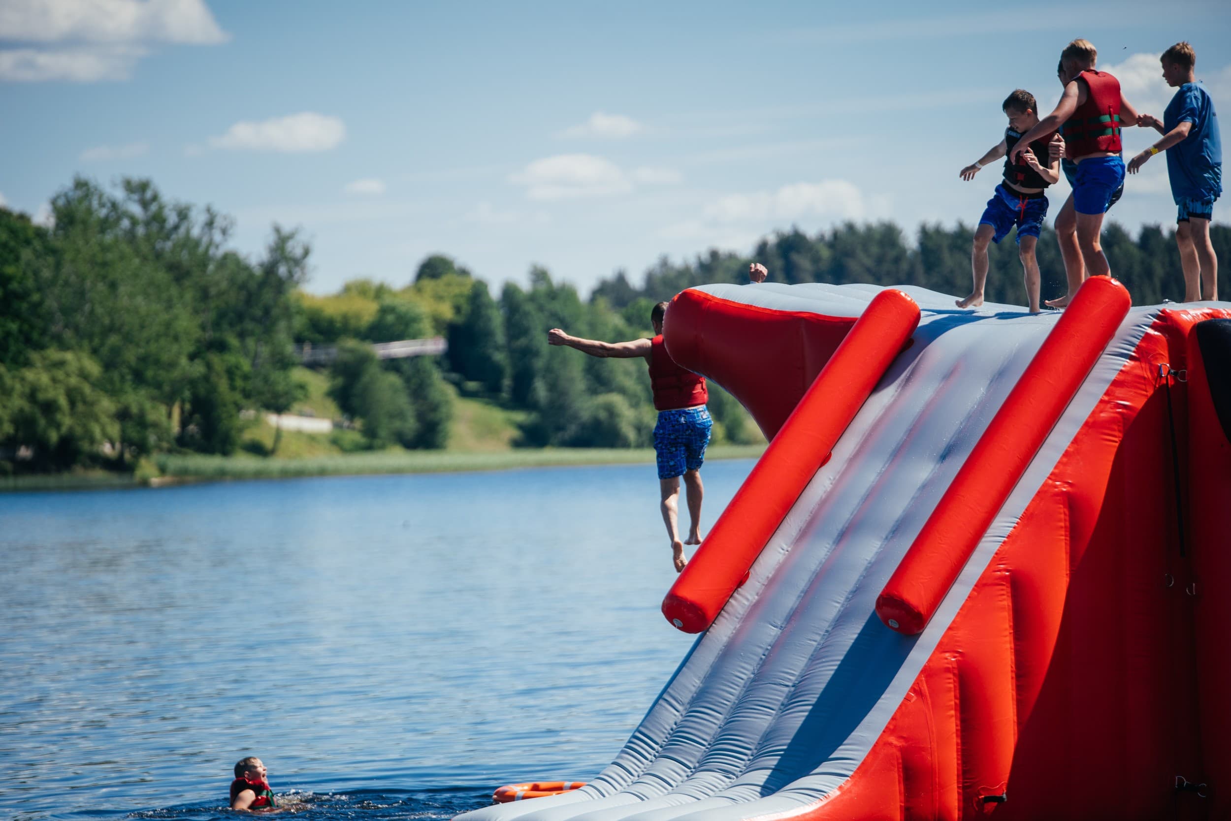 Pramogos vandens batutų parke „Water Inn“ trims | Laisvalaikio Dovanos