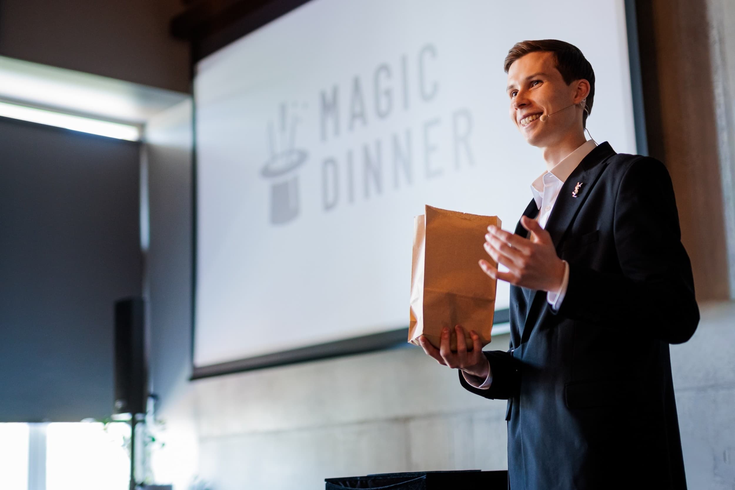 Magijos šou ir vakarienė „Magic Dinner“ 2 asm. Vilniuje