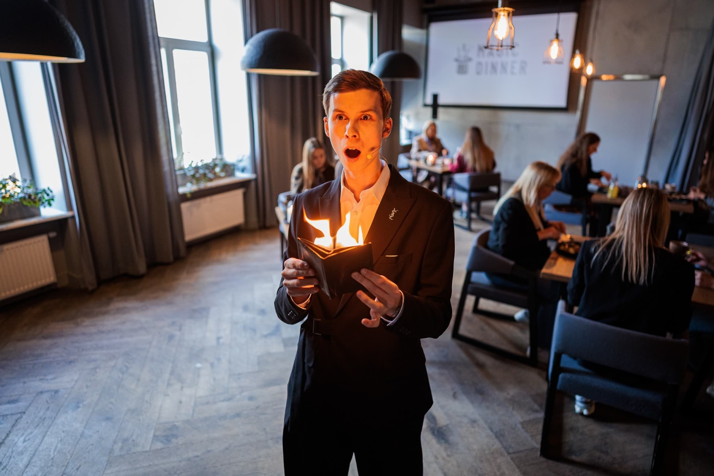 Magijos šou ir vakarienė „Magic Dinner“ 2 asm. Vilniuje