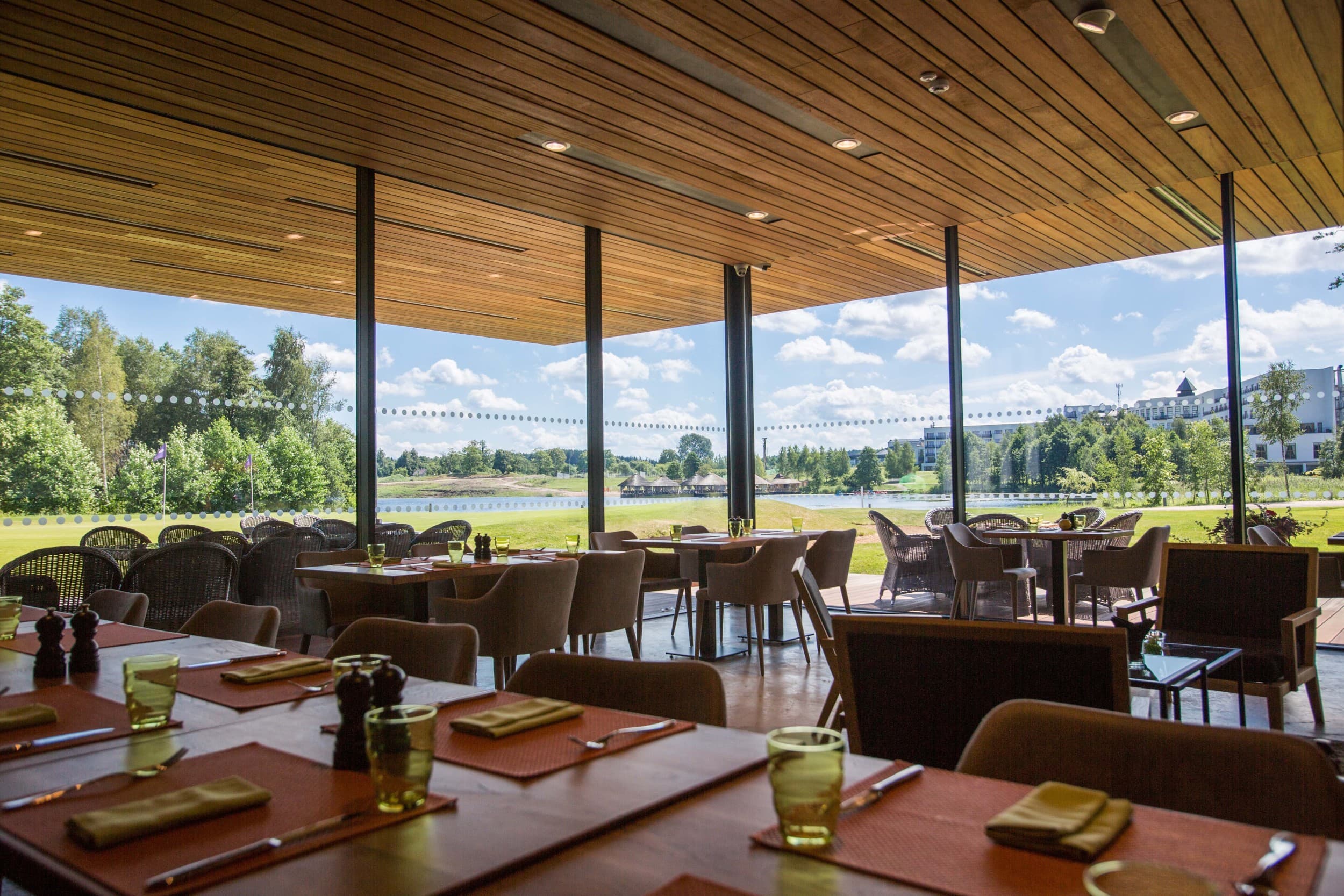Poilsis su pusryčiais ir SPA malonumais „Vilnius Grand Resort“ | Laisvalaikio Dovanos