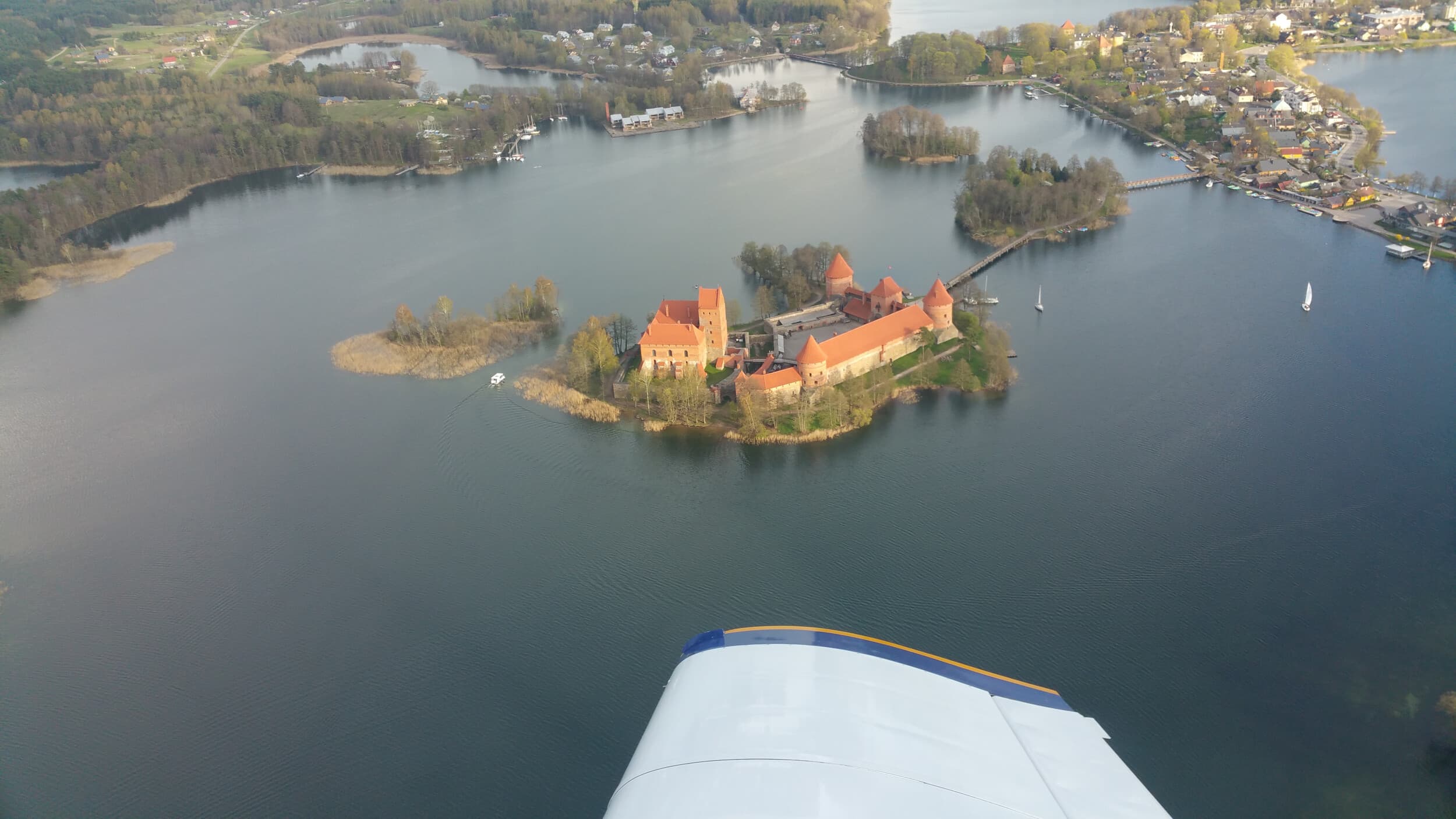 Apžvalginis mokomasis skrydis Kaunas - Trakai - Kaunas trims