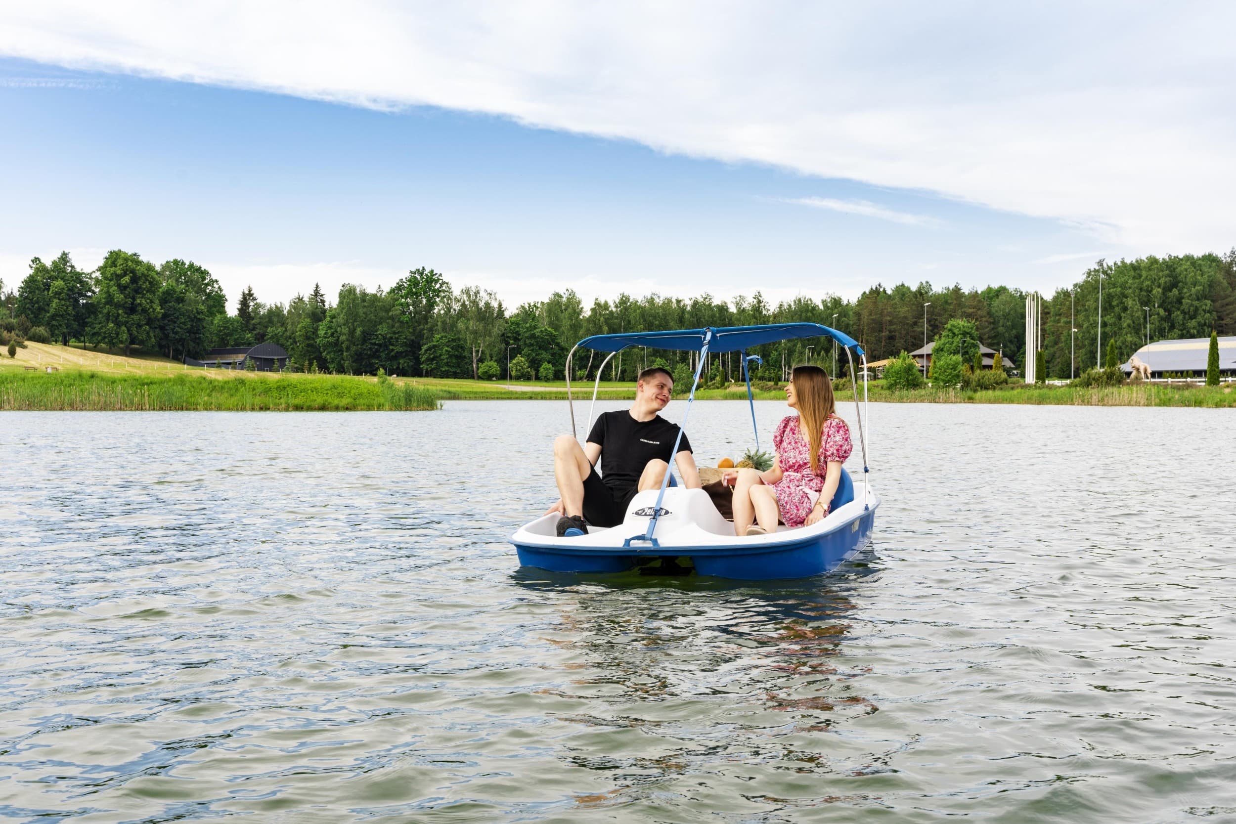 Pasiplaukiojimas „Harmony Park“ vandens dviračiu 4 asm. ŠEIMAI
