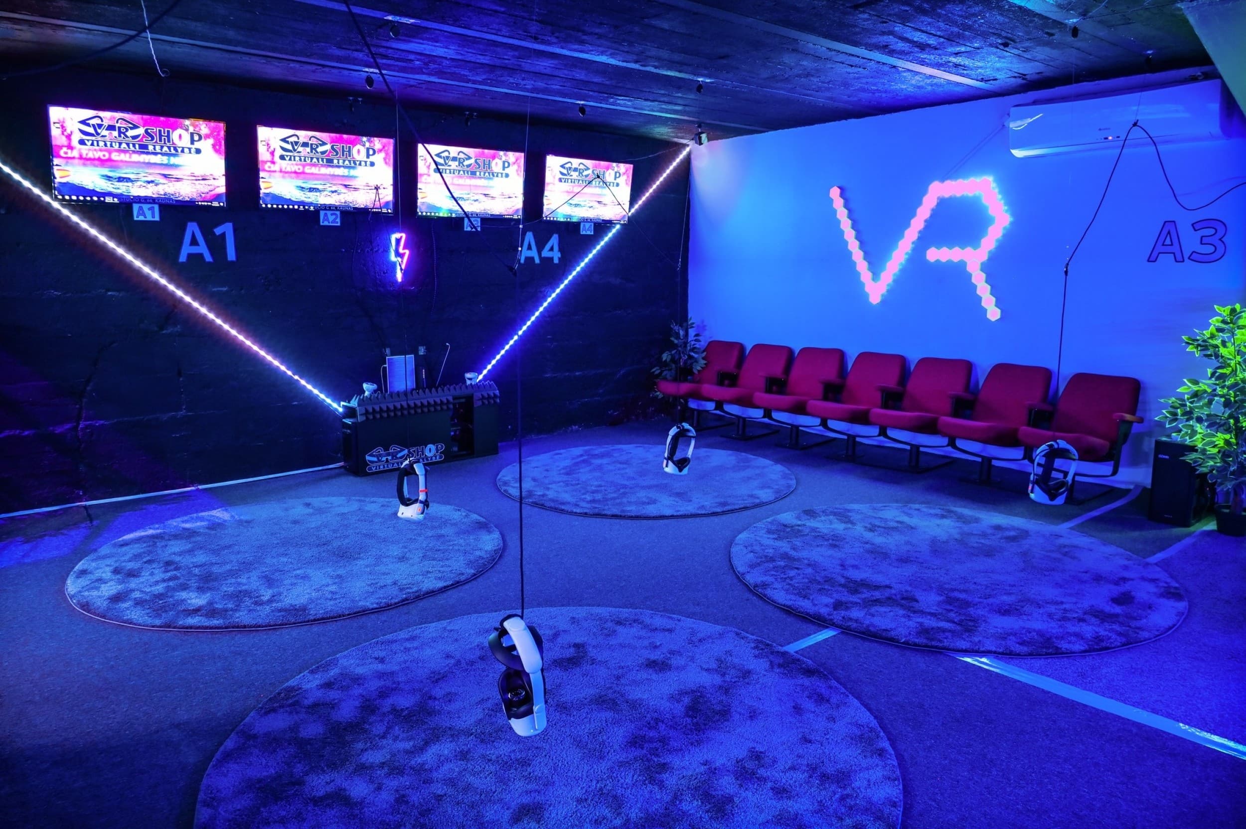 Pramogos virtualioje realybėje „V-R Shop“ 1-4 asm.
