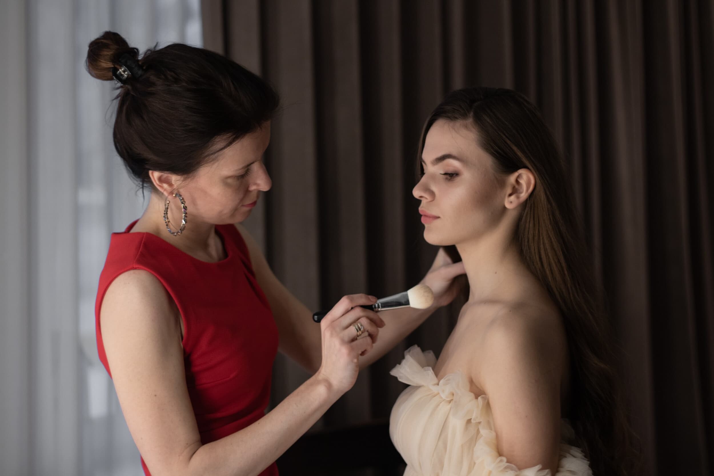 Asmeninė fotosesija su profesionaliu makiažu ir sušukavimu | Laisvalaikio Dovanos