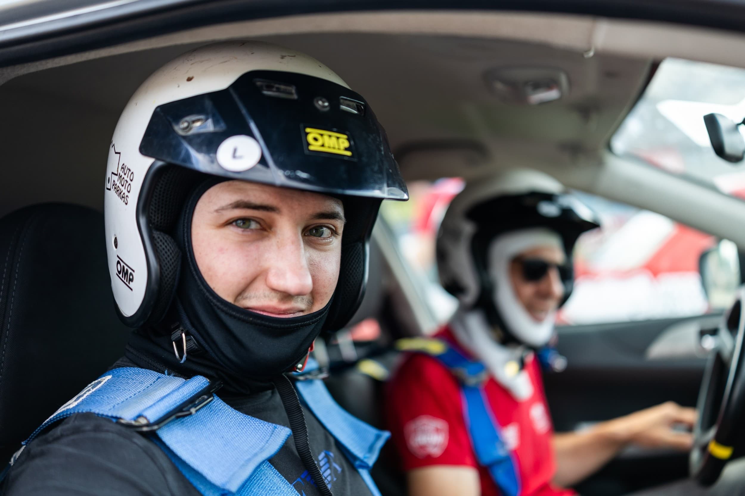 10 km važiavimas „Subaru“ sportiniu automobiliu