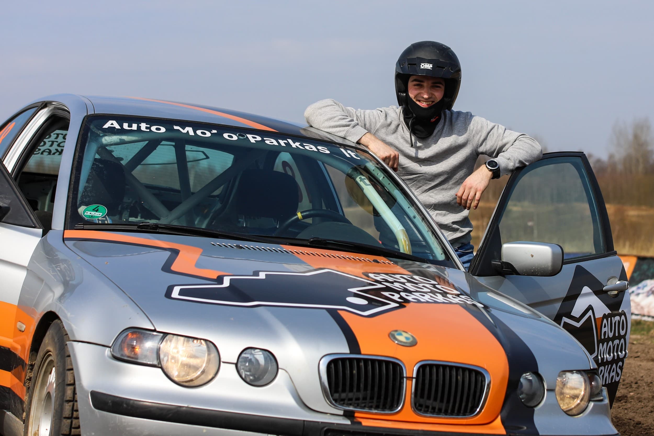Vairuok sportinį-pramoginį ralio automobilį pats